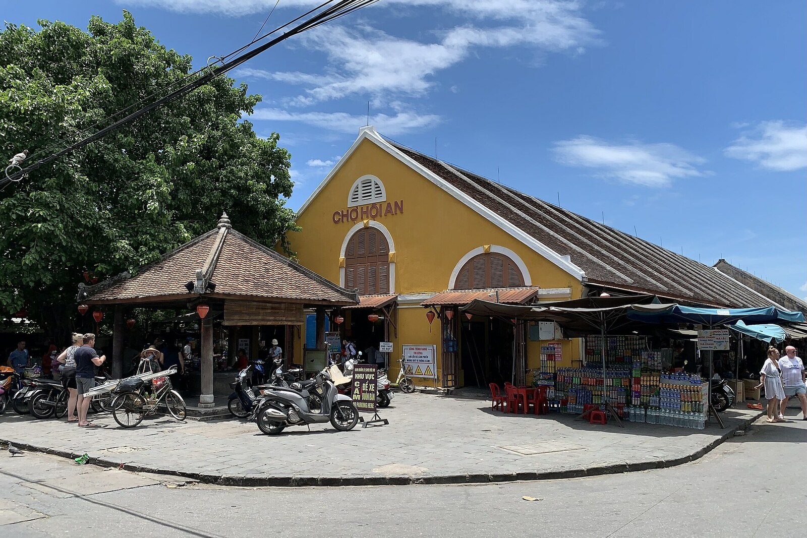 The yellow facade of Hoi An Central Market.
