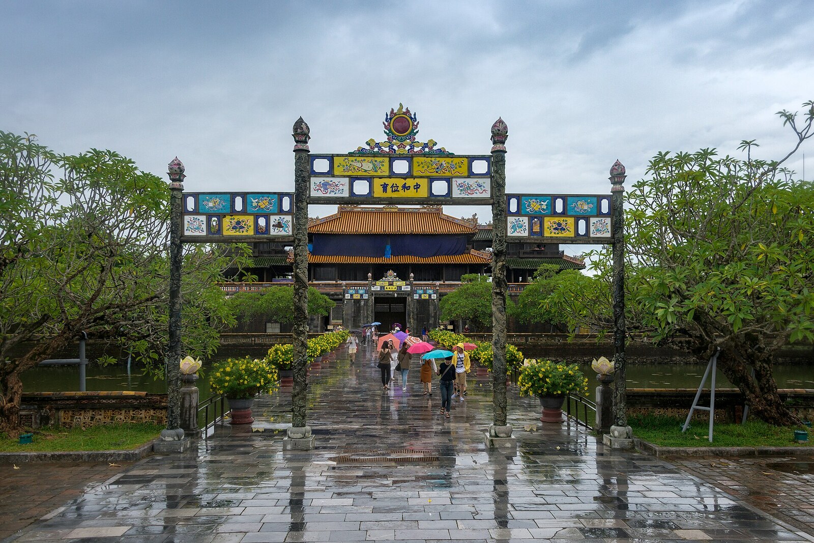 Noon Gate and Five Phoenixes Pavilion