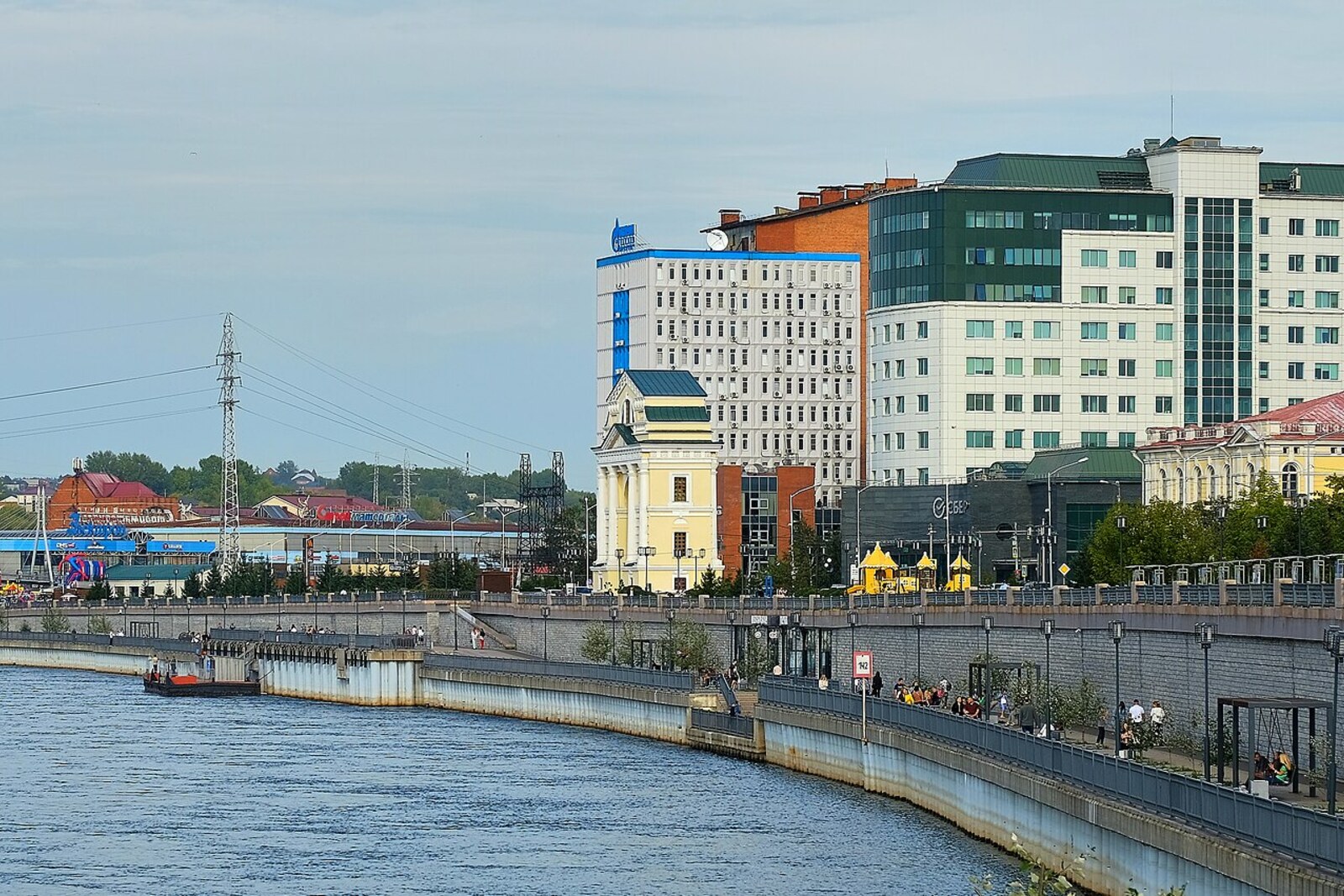 Moscow Gates on the Lower Embankment in Irkutsk.