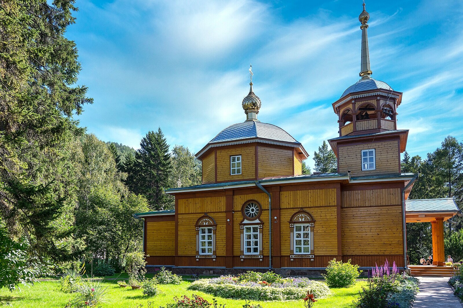 Wooden St Nicholas Church in Listvyanka
