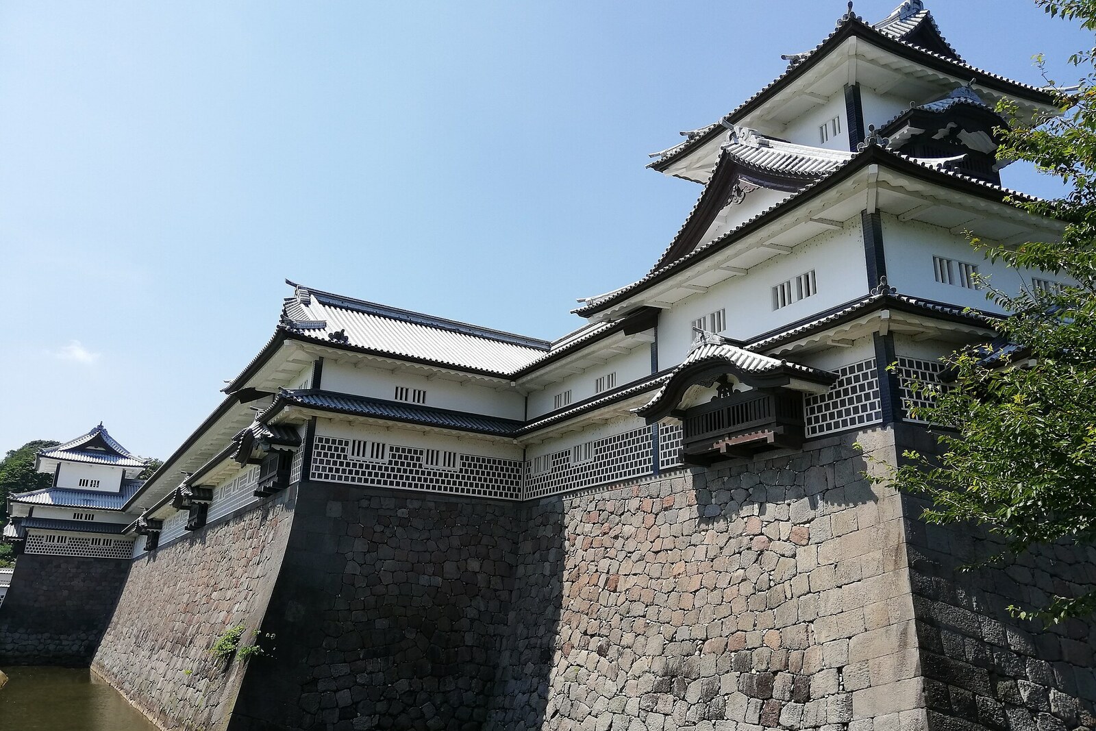 The white walls and gray roofs of Hishi Yagura and Gojikken Nagaya at Kanazawa Castle.