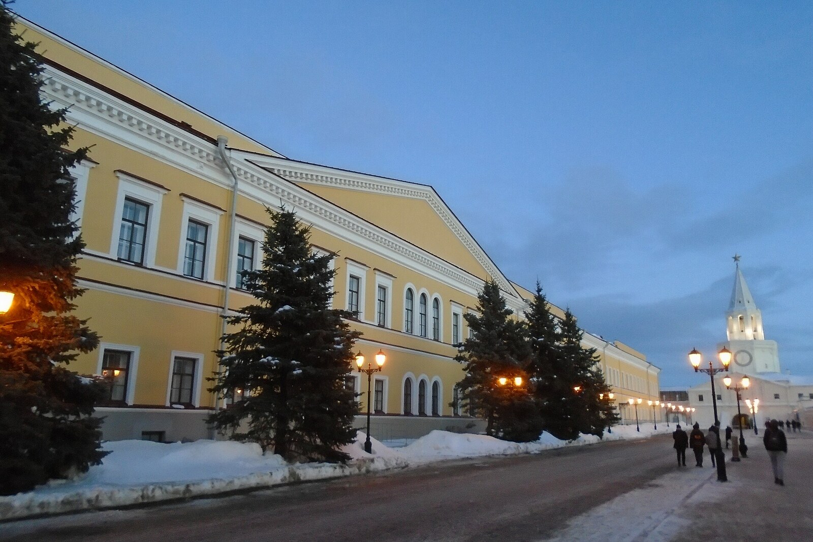 The long yellow-and-white facade of the Public Offices; Spasskaya Tower is visible in the distance.