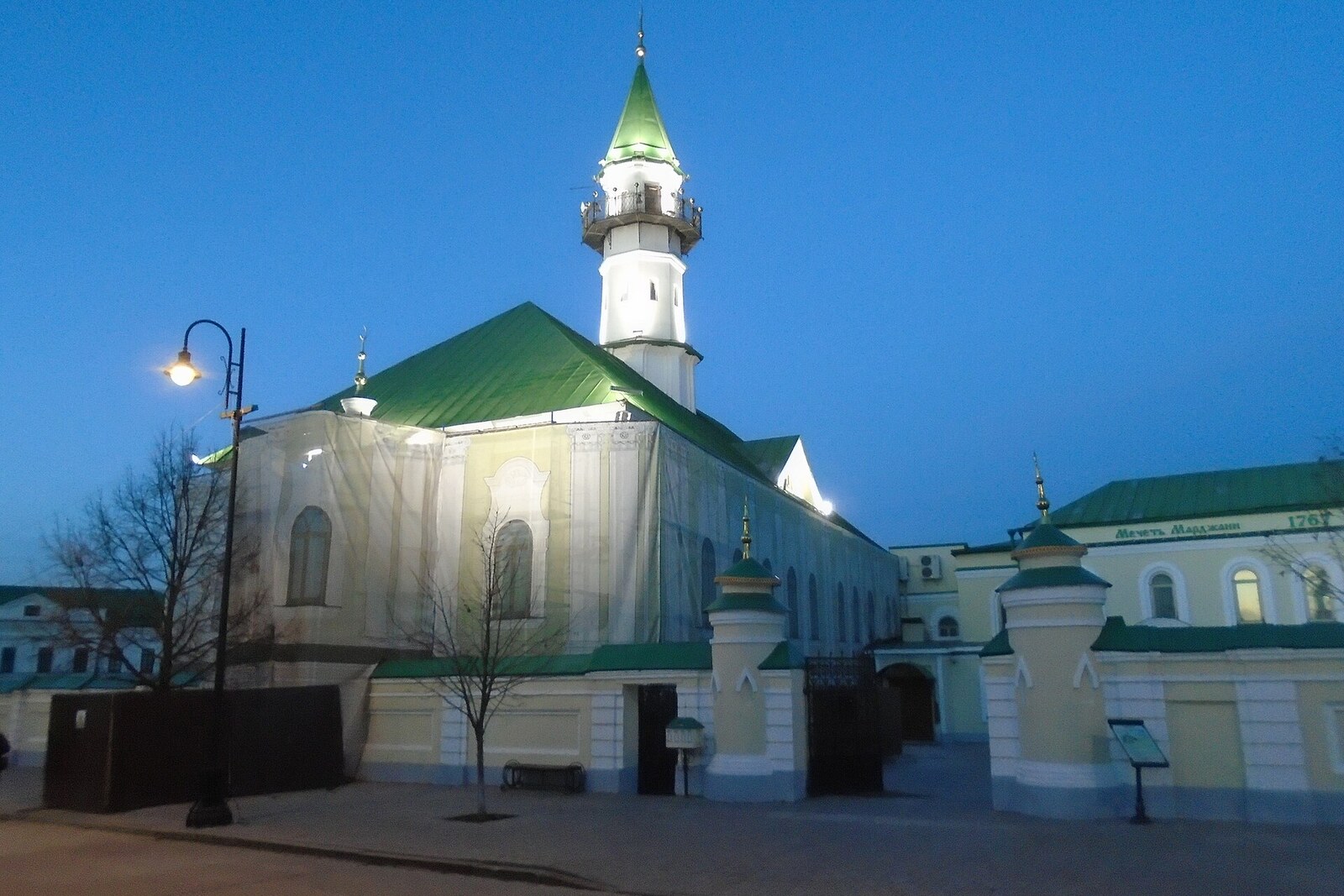 Marjani Mosque in the evening: a two-story facade and a minaret above the roof.
