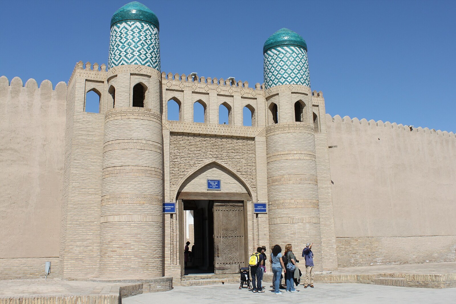 The tall entrance portal of Kunya Ark between fortress walls.