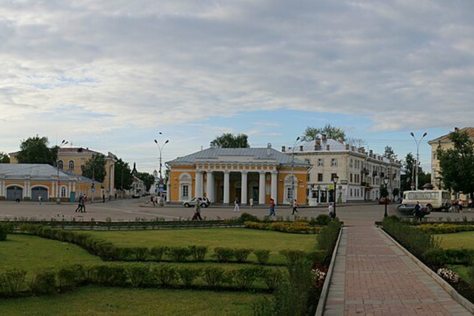 Panorama of Susanin Square in Kostroma, with the Fire Tower and buildings around its perimeter.