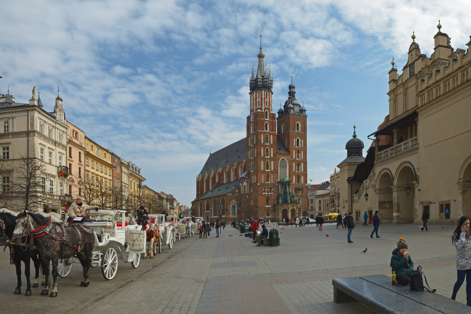 Horse-drawn carriages on Main Market Square