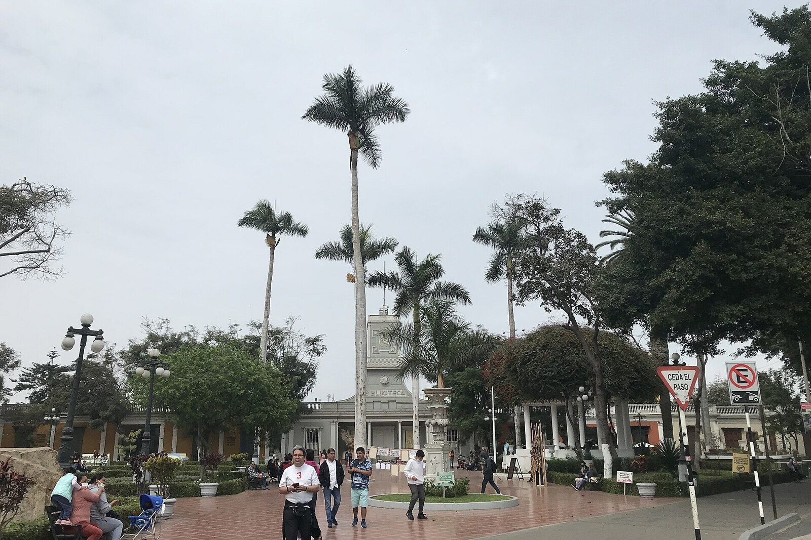 General view of Barranco Municipal Park with a fountain, pergola, and flowering trees in Barranco