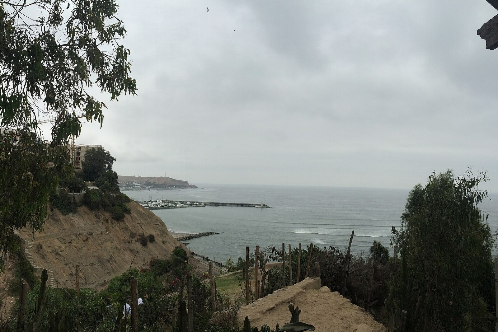 Catalina Recavarren Viewpoint with wooden railings and a view of the ocean