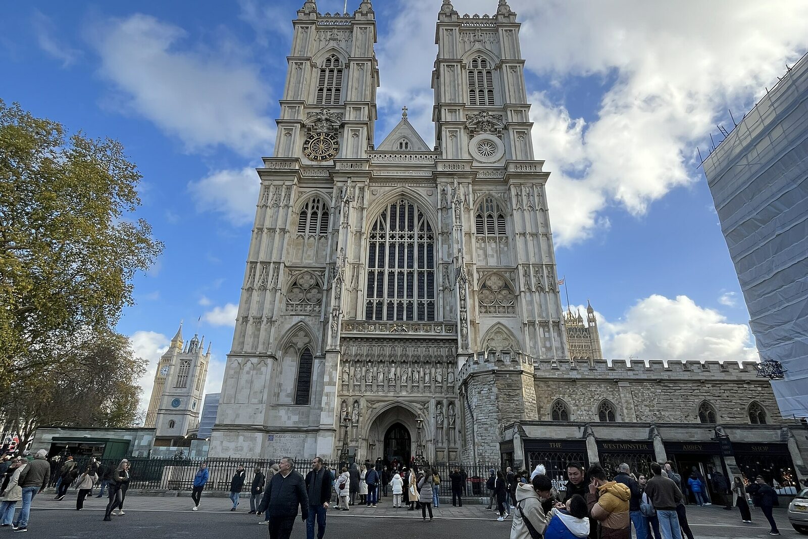 The west façade of Westminster Abbey.