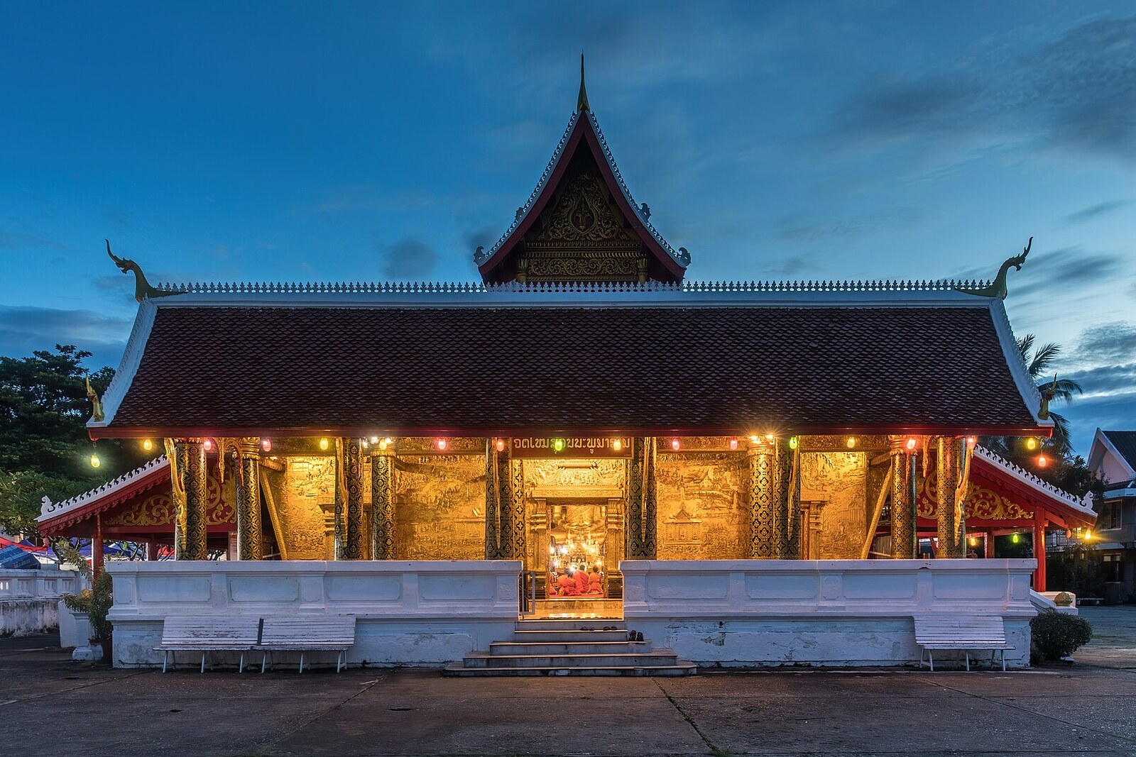 The golden facade and four-tiered roof of Wat Mai.