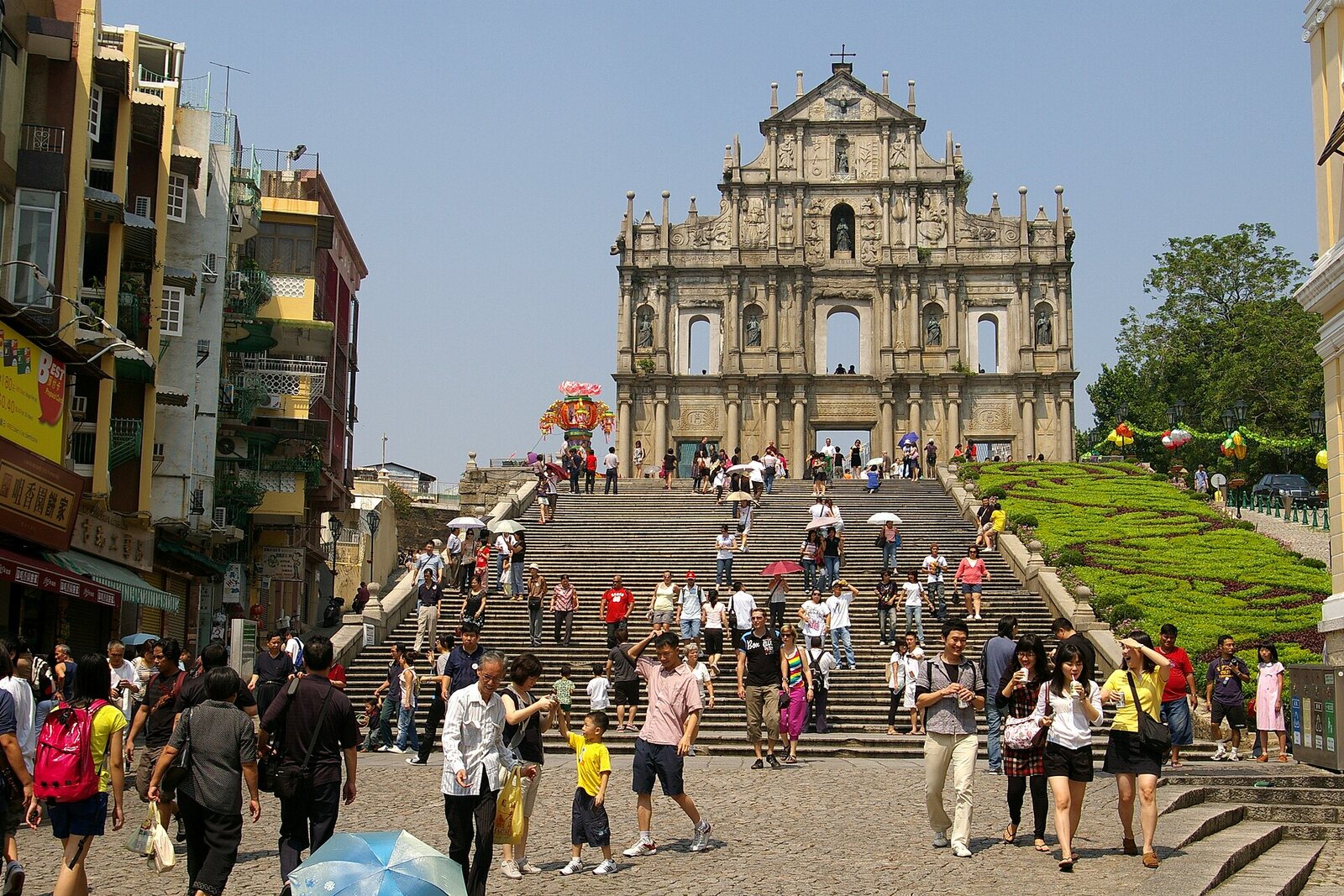 The facade of the Ruins of St. Paul's above a wide staircase.
