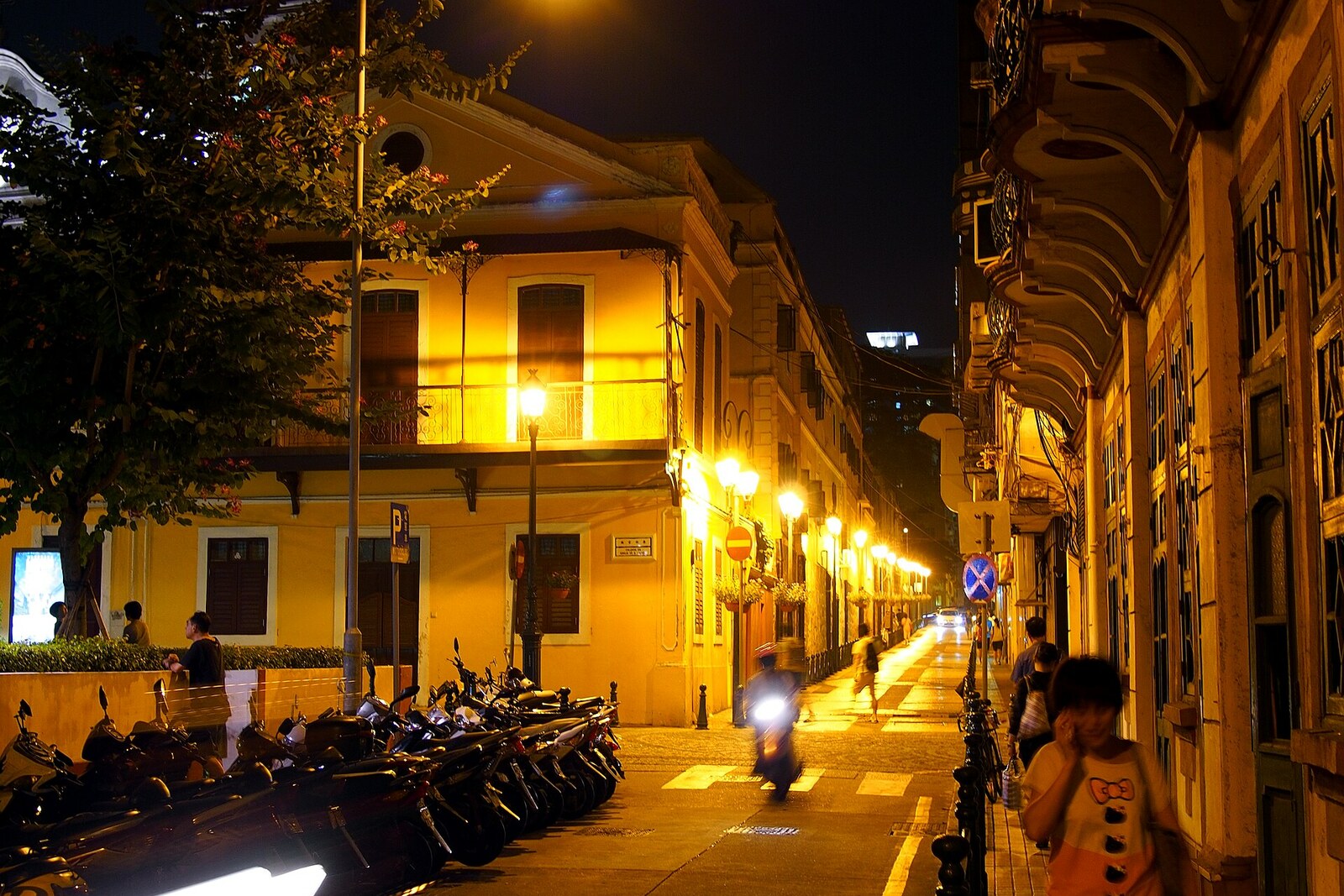 A night street by Rua do Volong and Calçada da Igreja de S. Lázaro in Macao.