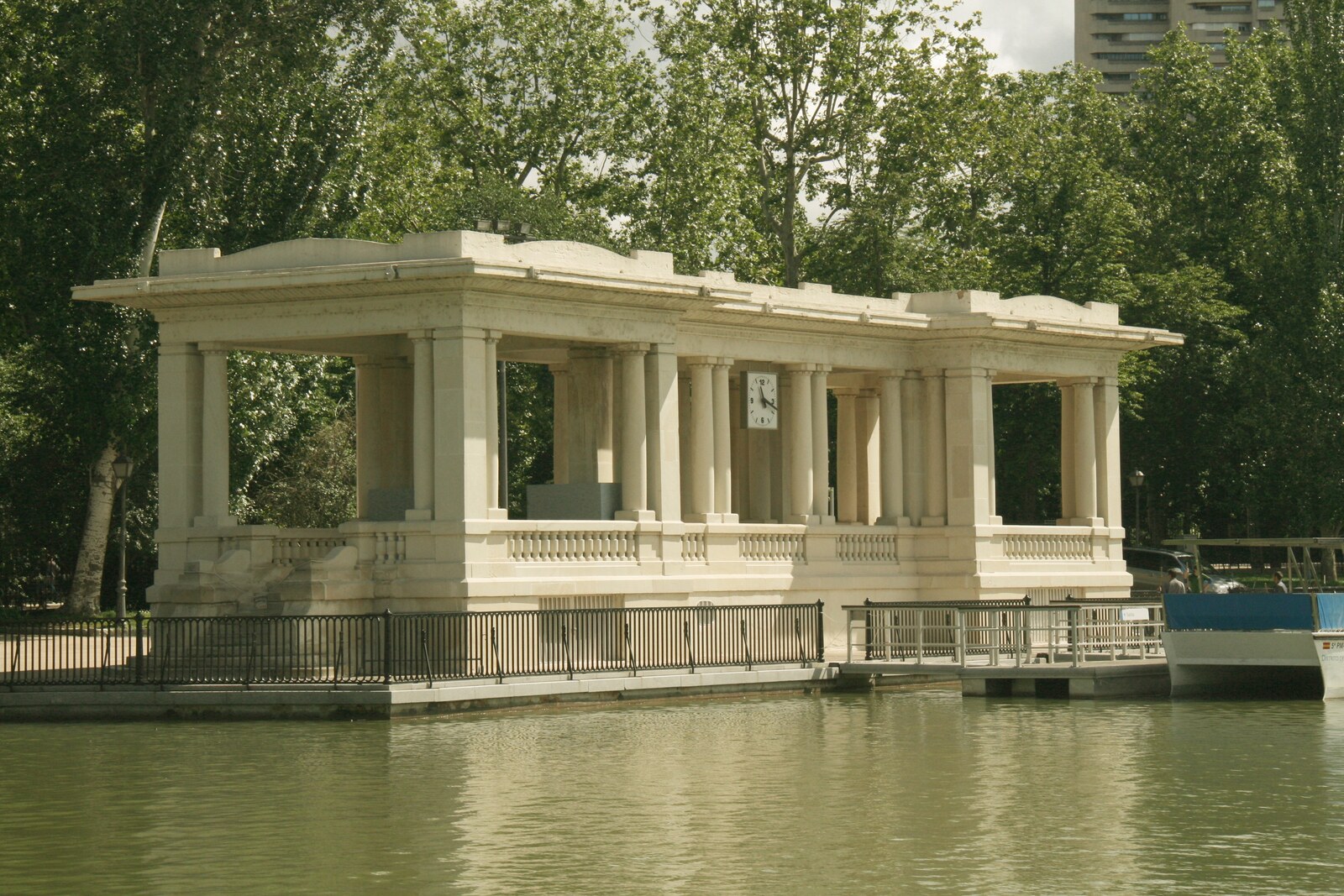 The boat-rental pavilion and part of the Great Pond in El Retiro Park