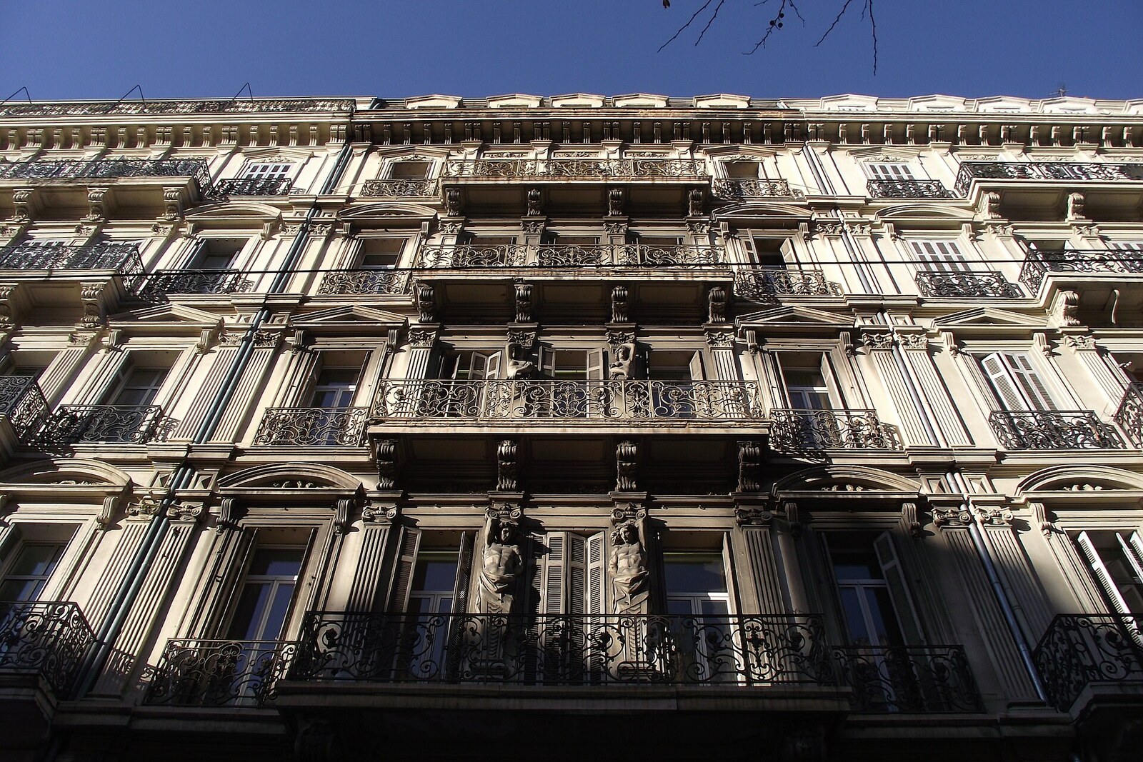 Corner of a historic building on La Canebière with a rounded facade