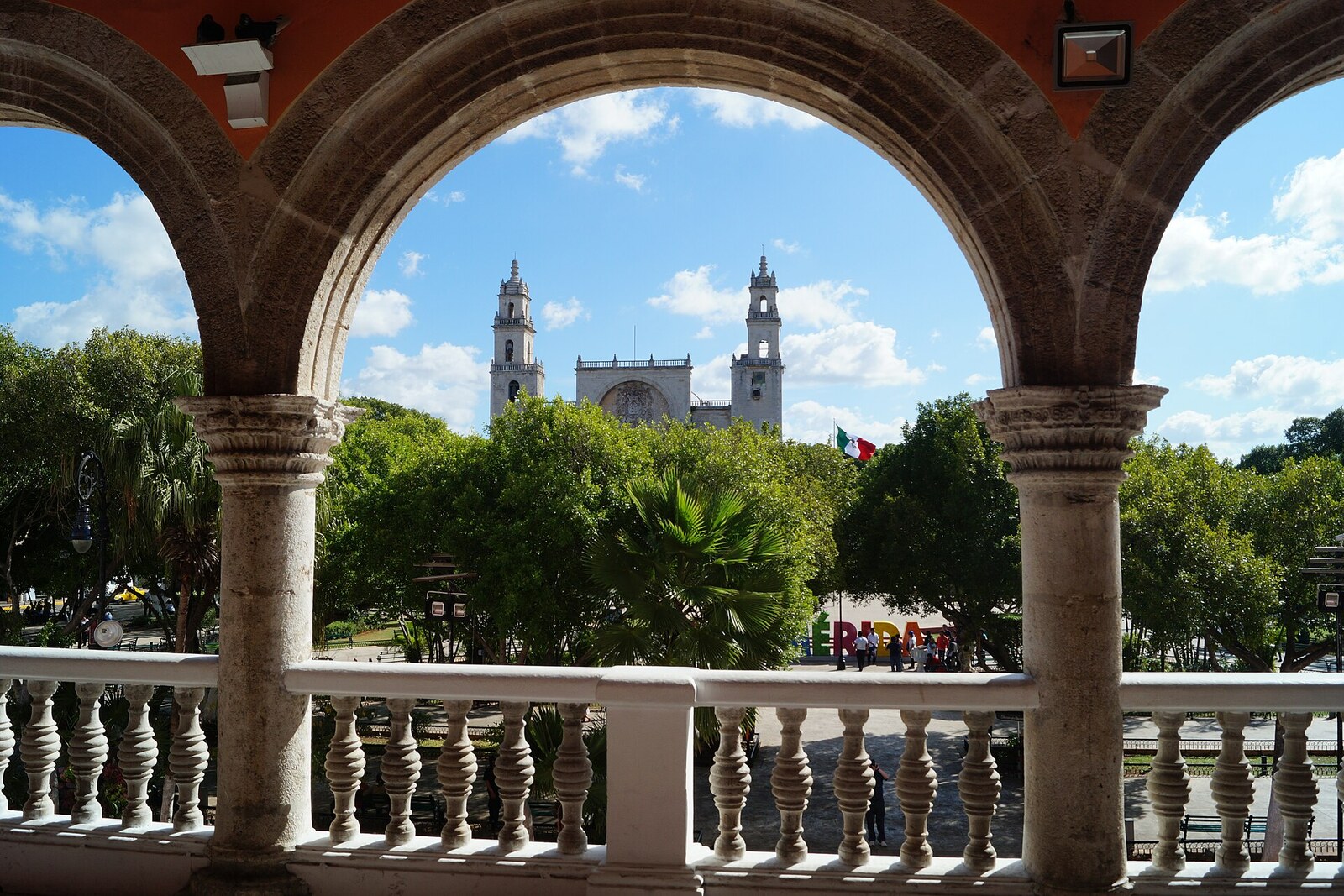 Plaza Grande and San Ildefonso Cathedral, seen through an arcade.