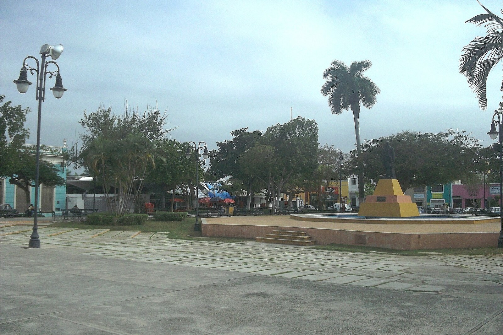 Santa Ana Park with the monument to Andrés Quintana Roo.