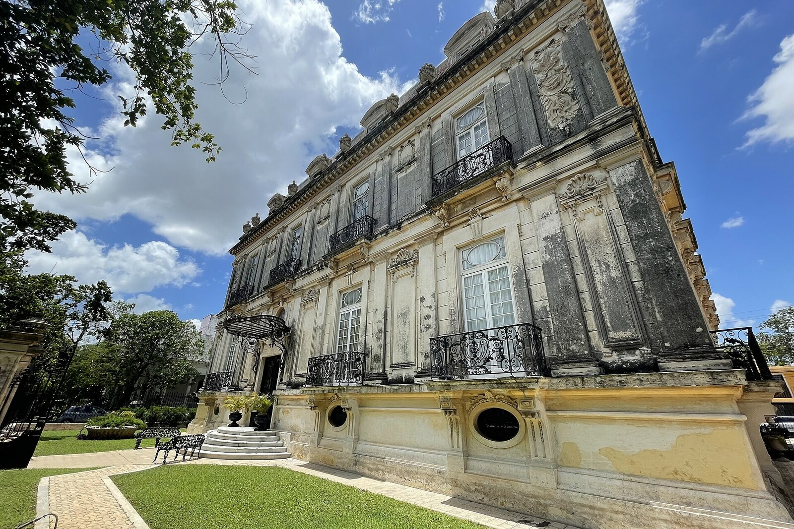 The paired villas of Montejo 495 on Paseo de Montejo.