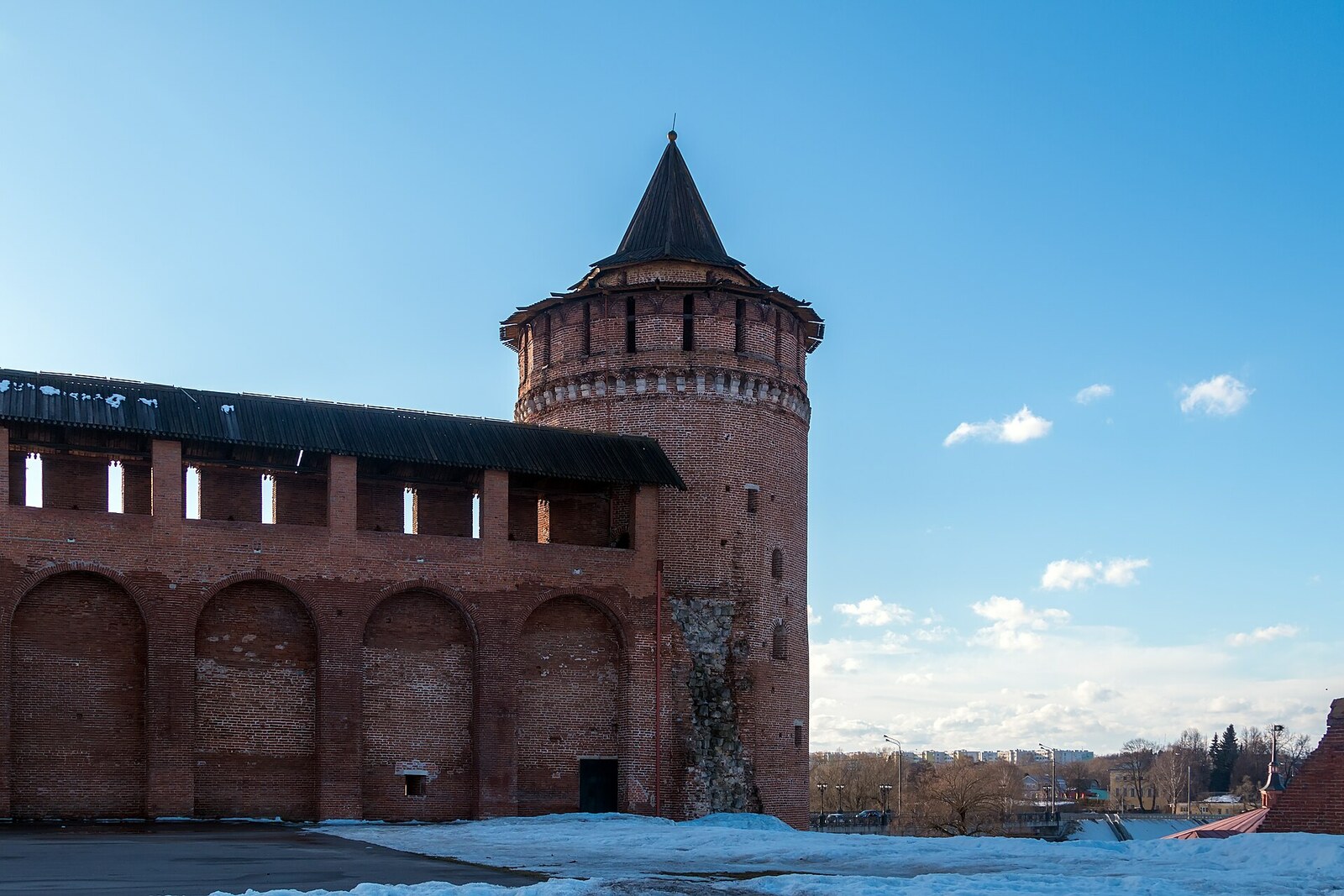 The red-brick Marinkina Tower of the Kolomna Kremlin with the adjoining wall.