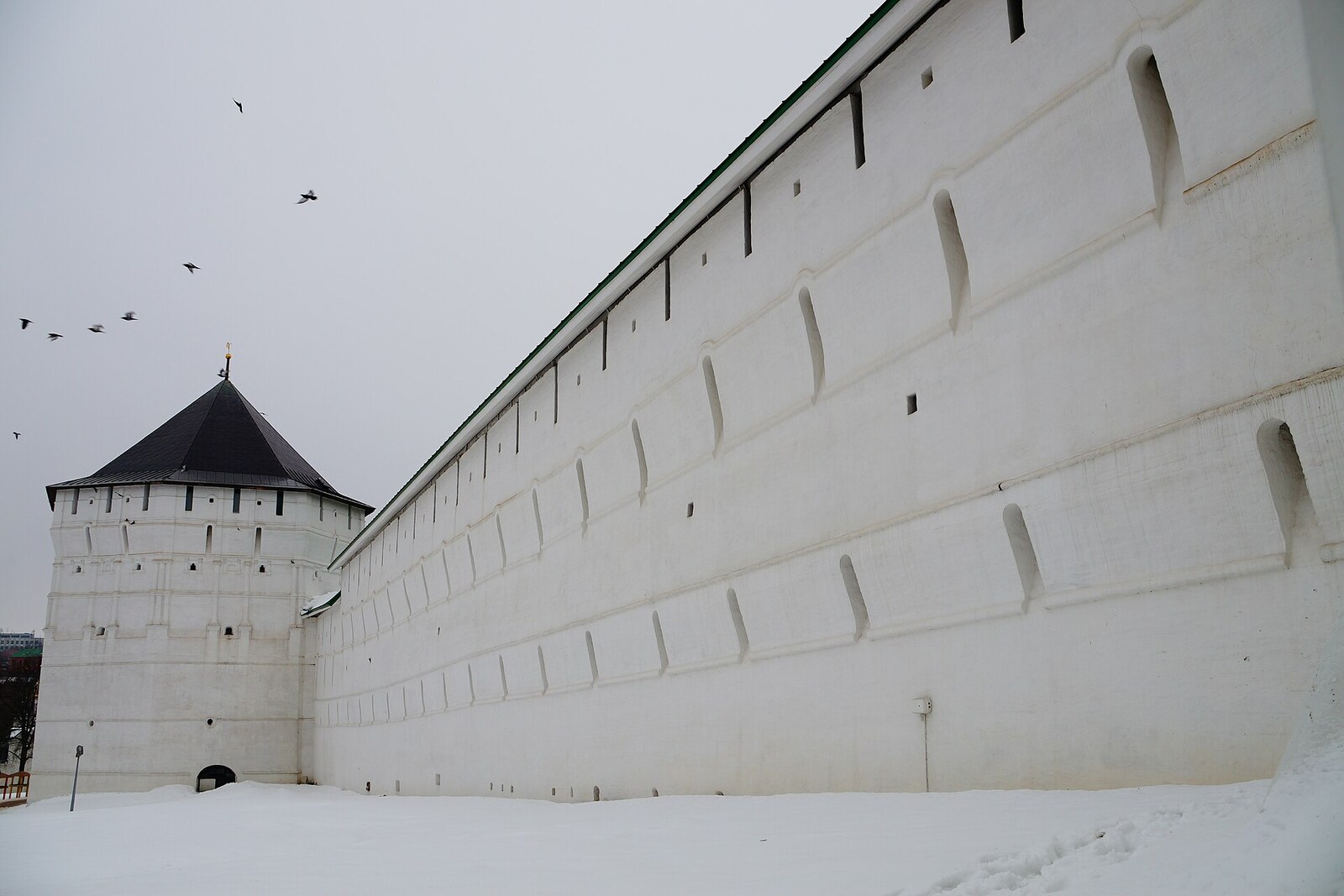 Pyatnitskaya Tower and the fortress wall of the Trinity Lavra of St. Sergius.