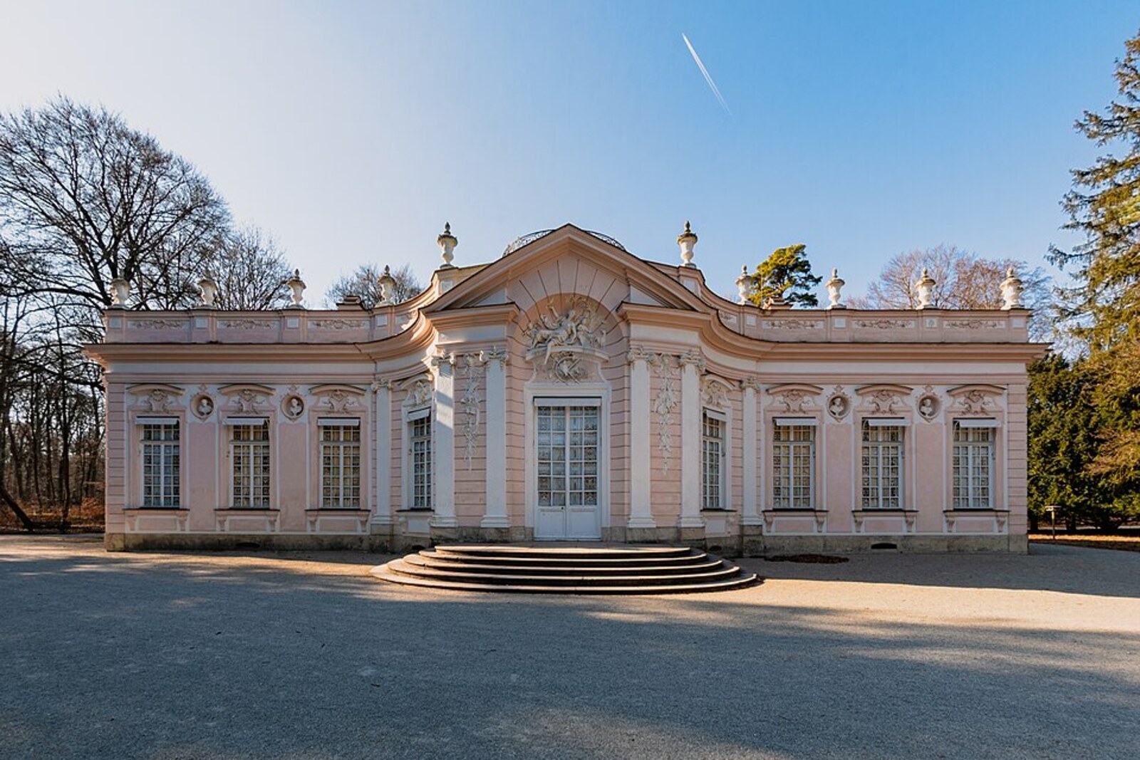 The blue Amalienburg pavilion with a dome, surrounded by greenery.
