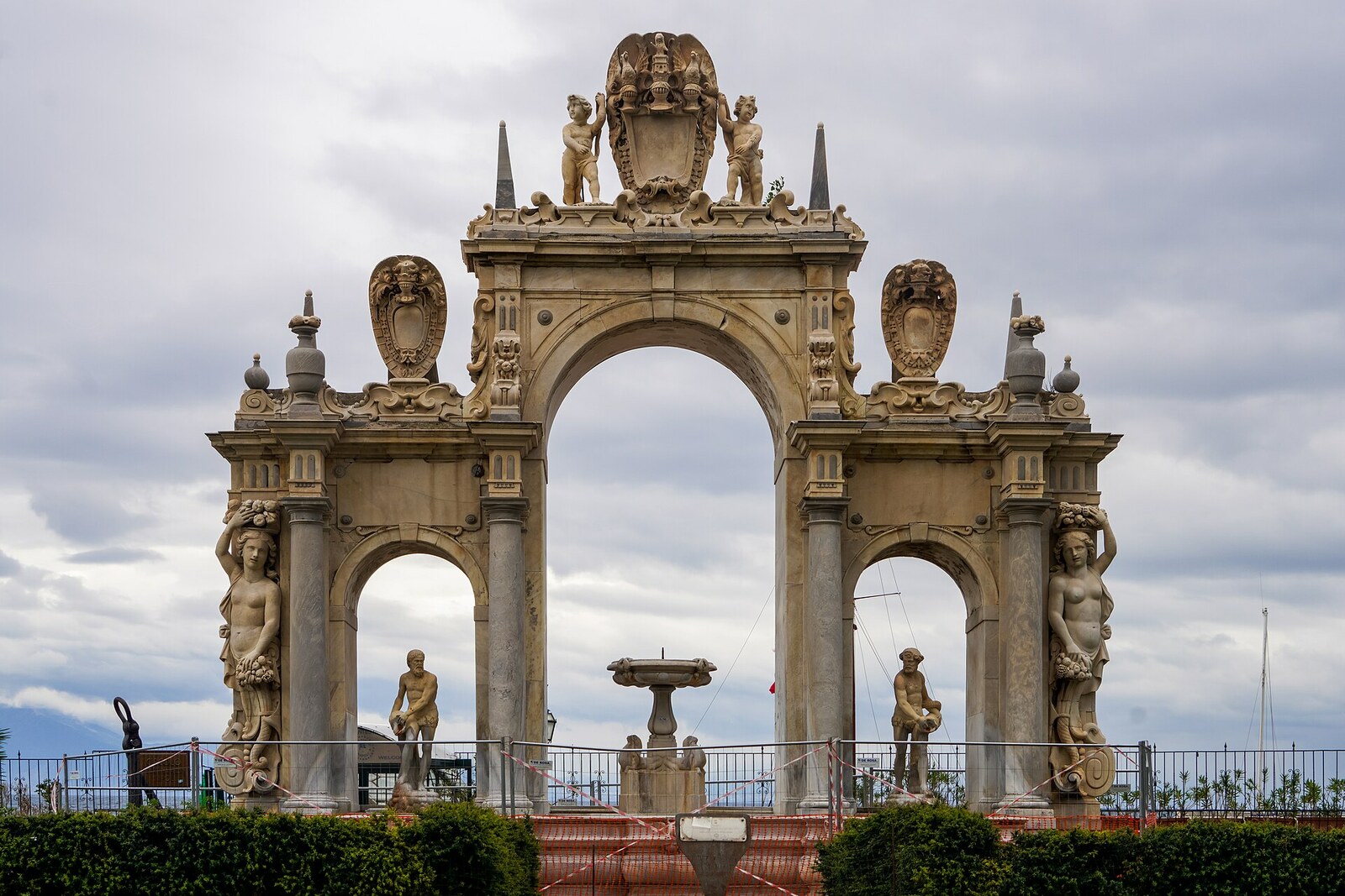Fontana del Gigante (Naples)