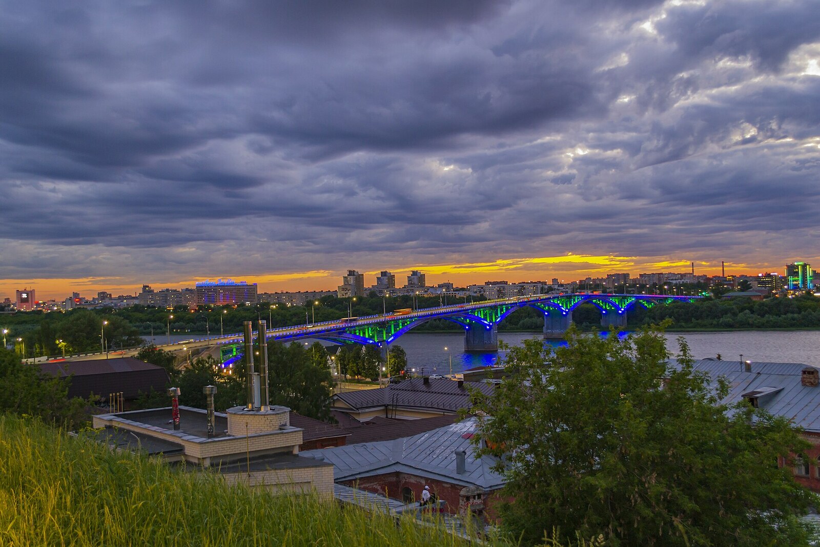 Steel spans of the Kanavinsky Bridge over the Oka River