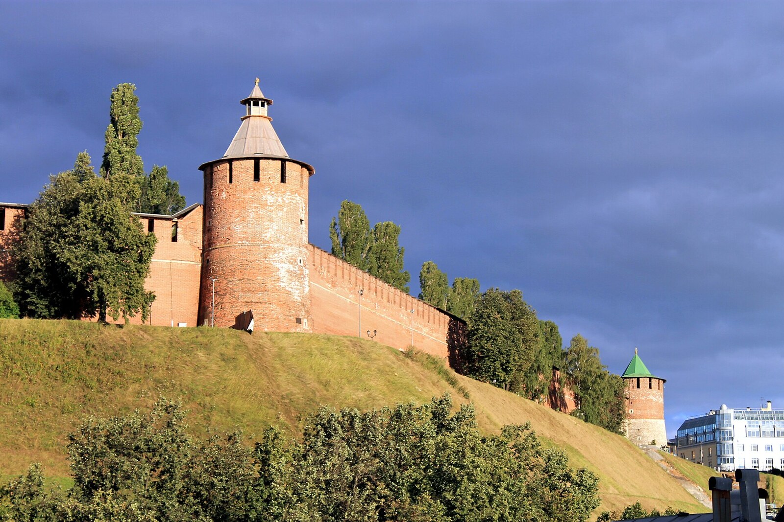 The round Taynitskaya Tower and the red-brick wall of the Nizhny Novgorod Kremlin