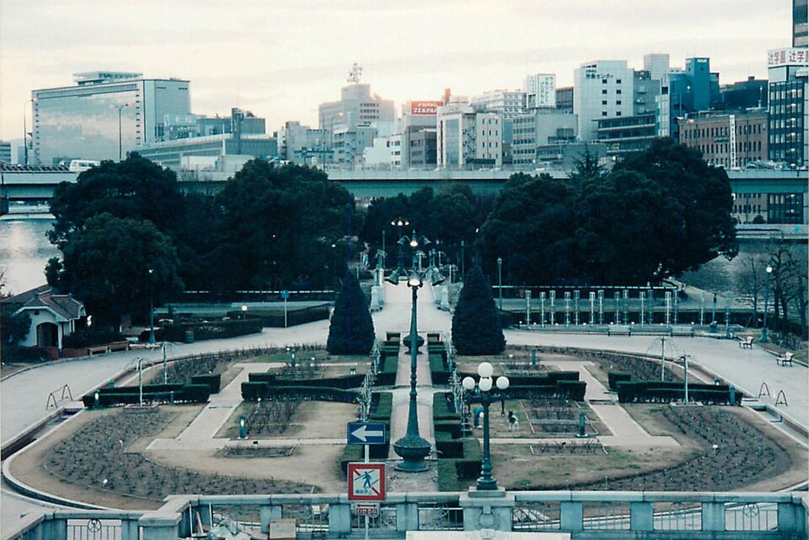 Nakanoshima Rose Garden