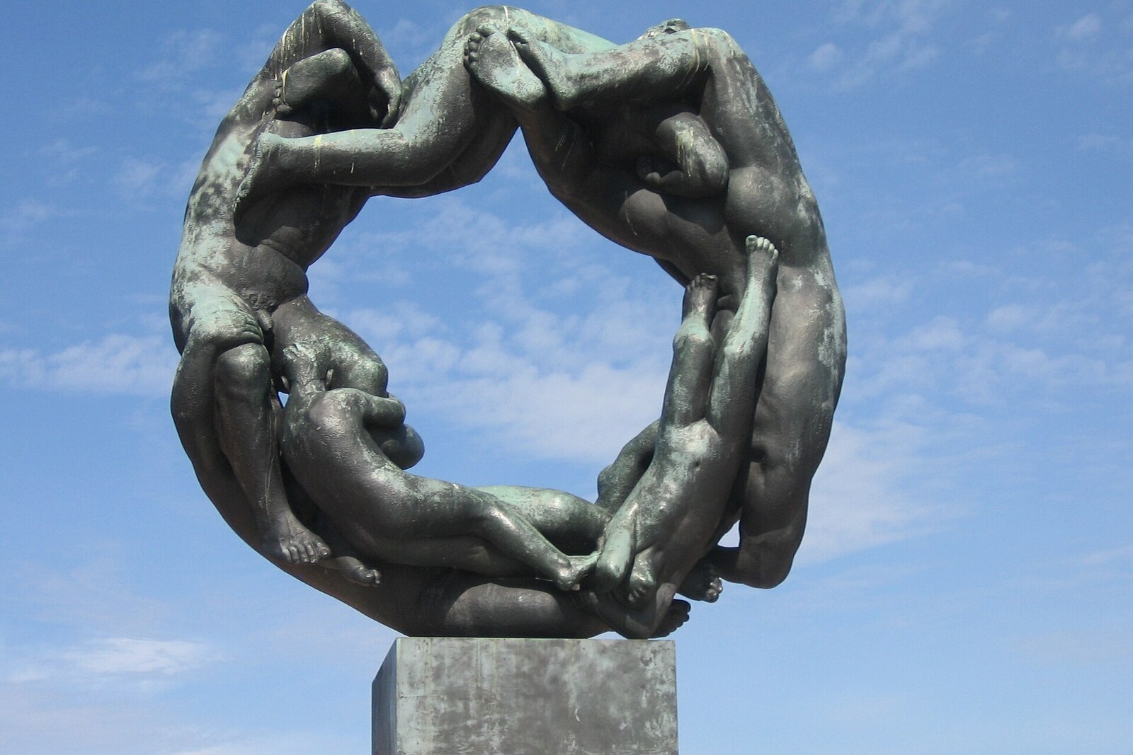 Bronzener Kranz aus Menschen – „Rad des Lebens“ in der Vigeland-Anlage