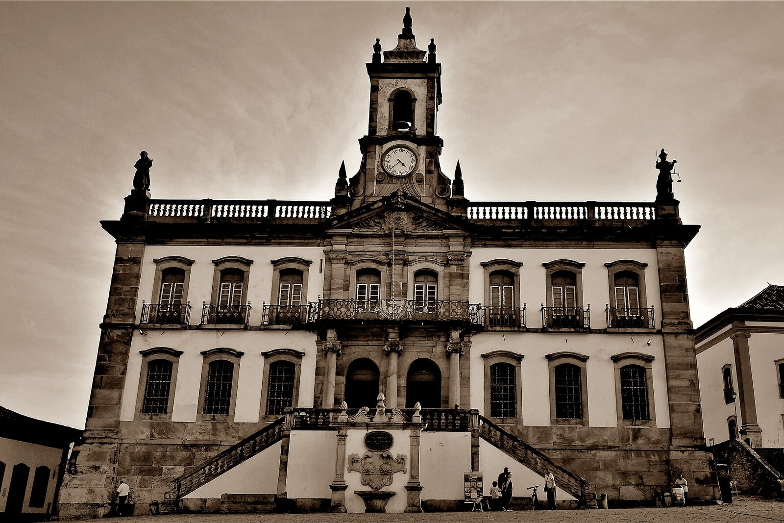 Façade of the Museu da Inconfidência on Praça Tiradentes.