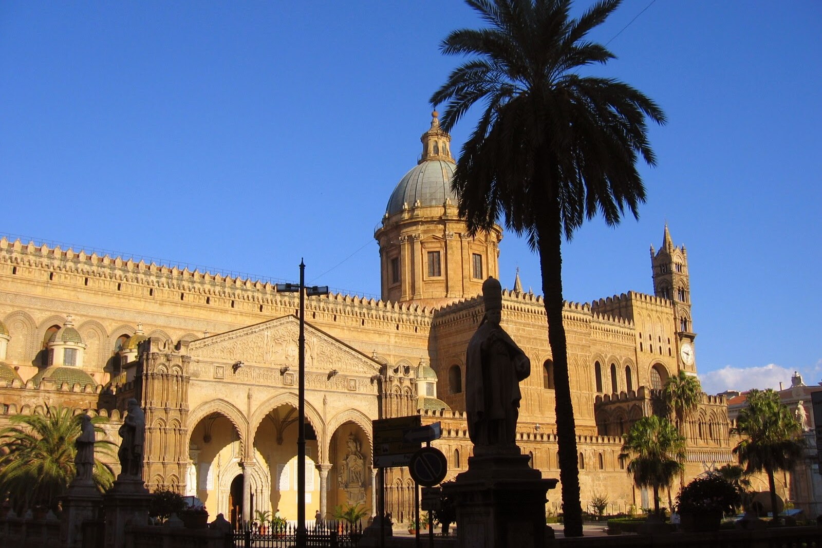 The south façade of Palermo Cathedral, with its portico and dome.