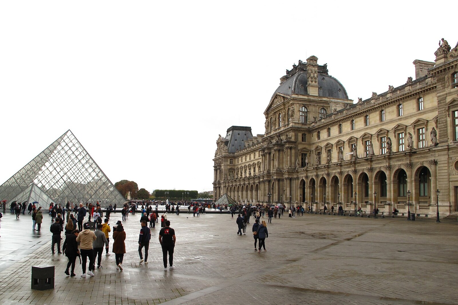 Cour Napoléon with the Pyramid
