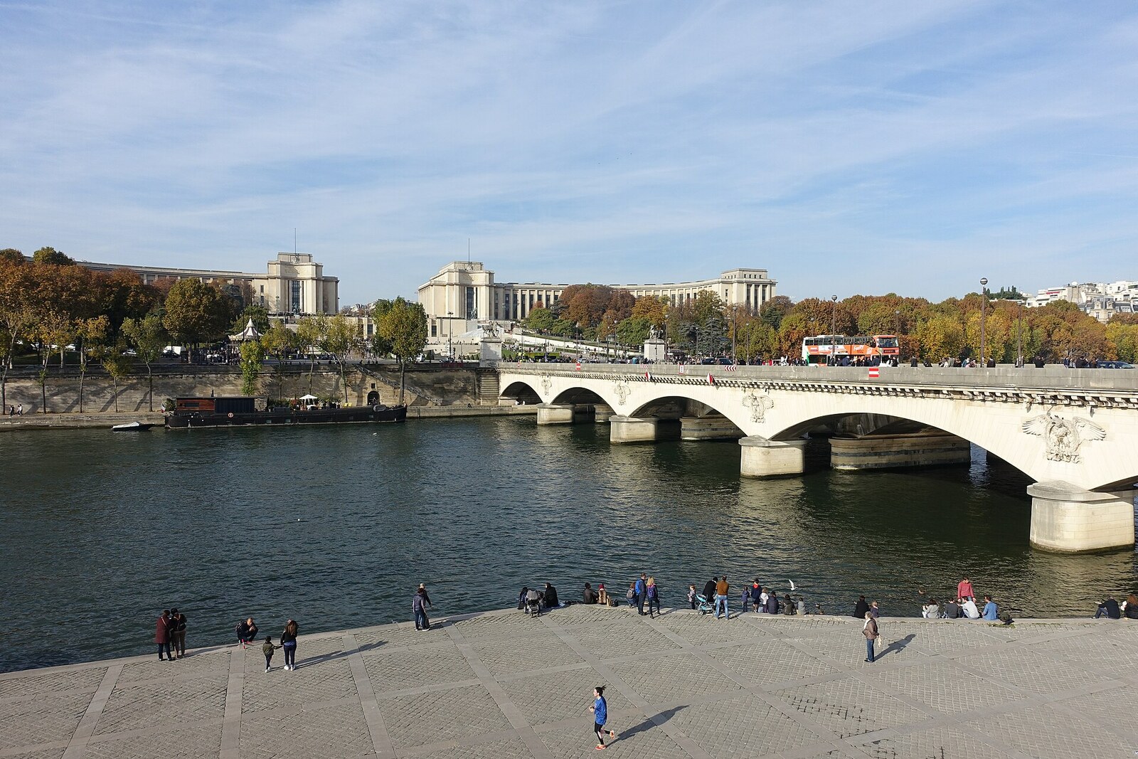 Pont d’Iéna across the Seine between Trocadéro and the Eiffel Tower.
