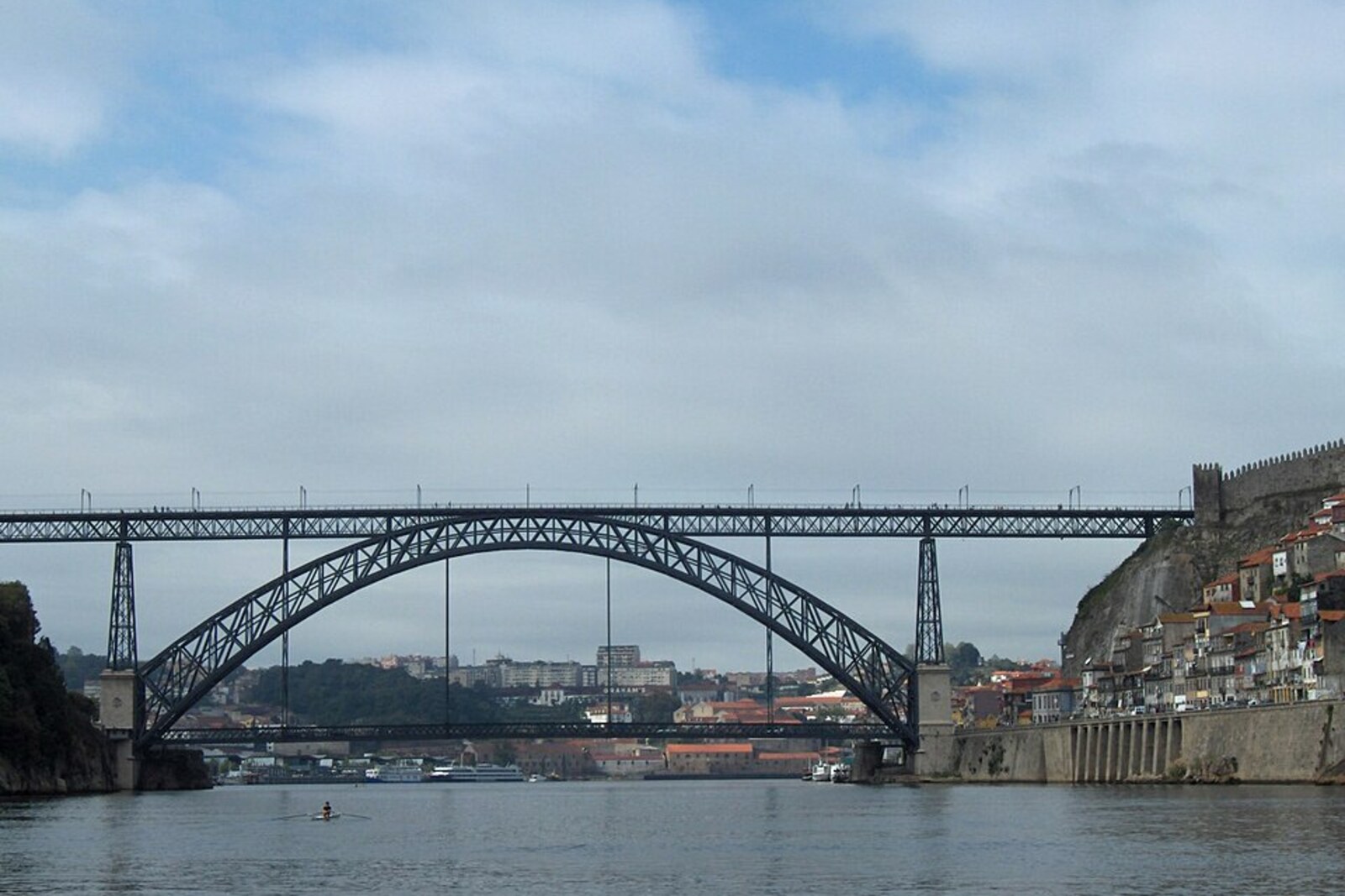 Dom Luís I Bridge over the Douro, seen from Gaia's riverbank.