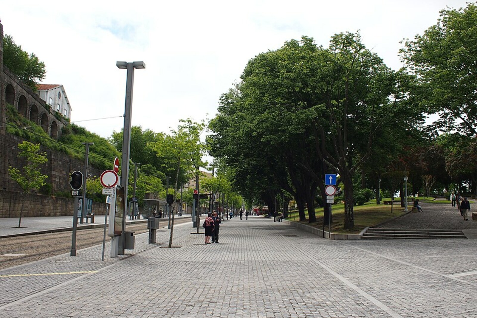 Jardim do Morro on Gaia's slope beside the Dom Luís I Bridge.