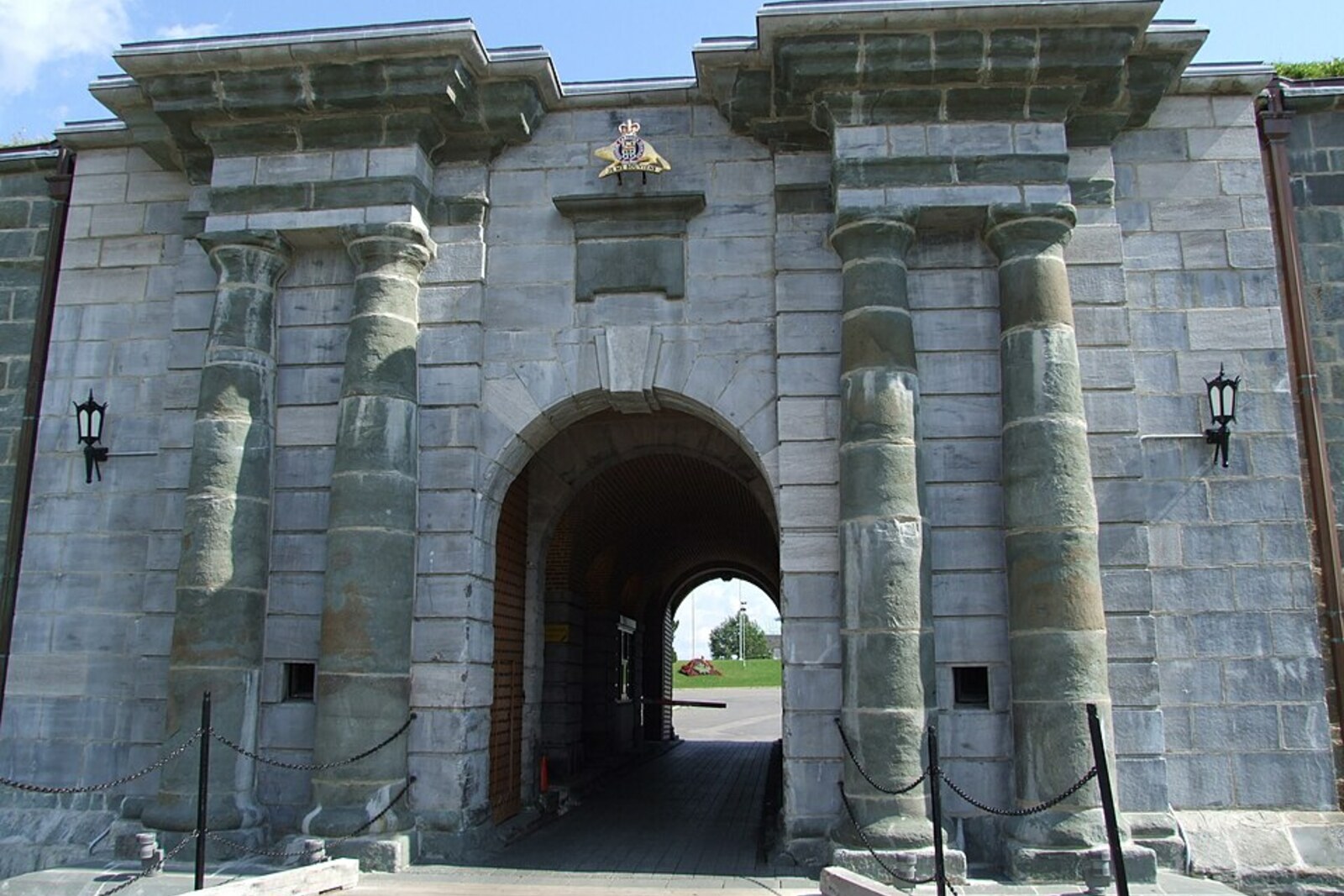 Bastion de pierre et porte de la Citadelle de Québec