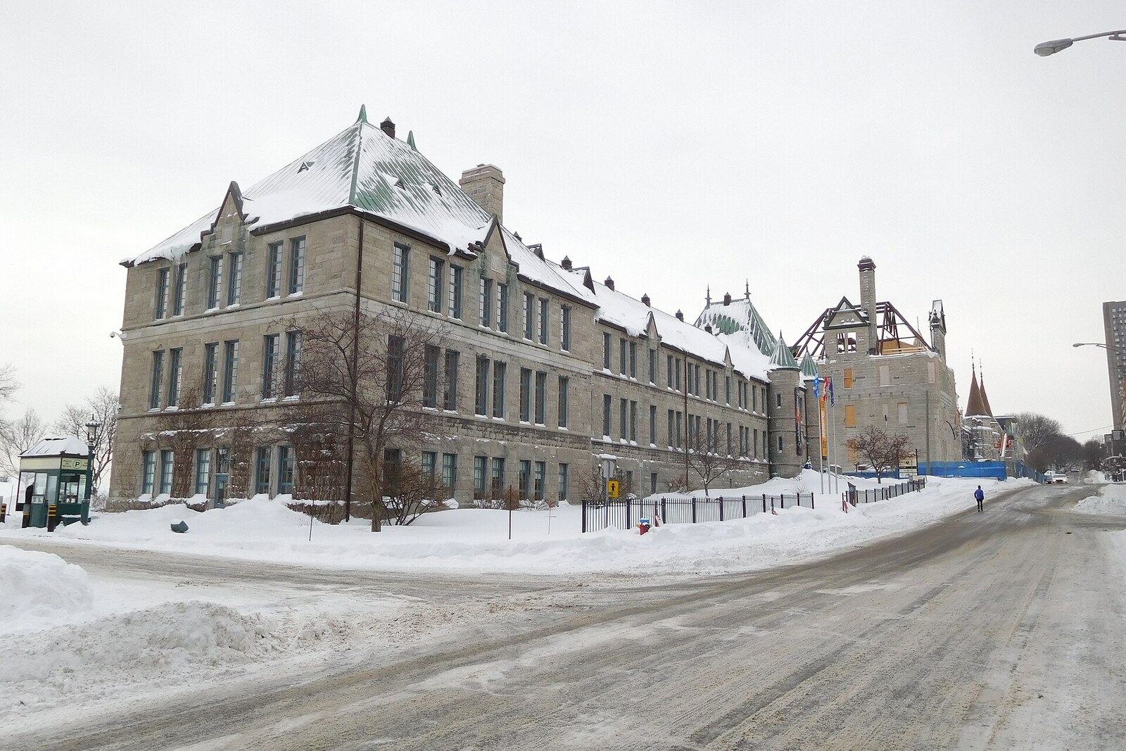 Facade of the Maison de la découverte des plaines d'Abraham, the present-day Plains of Abraham Museum in Québec City.