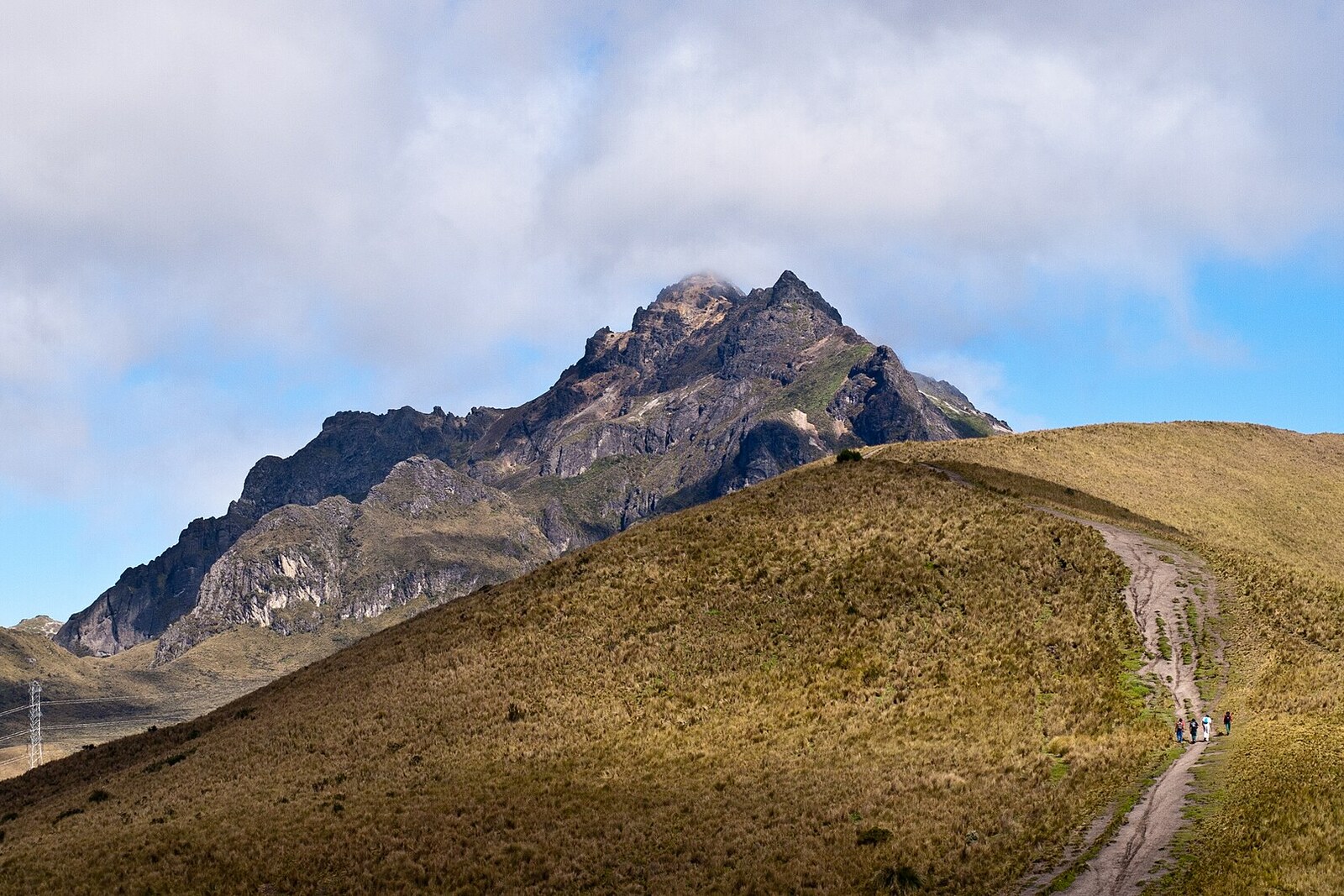 A rocky trail leading to Rucu Pichincha.
