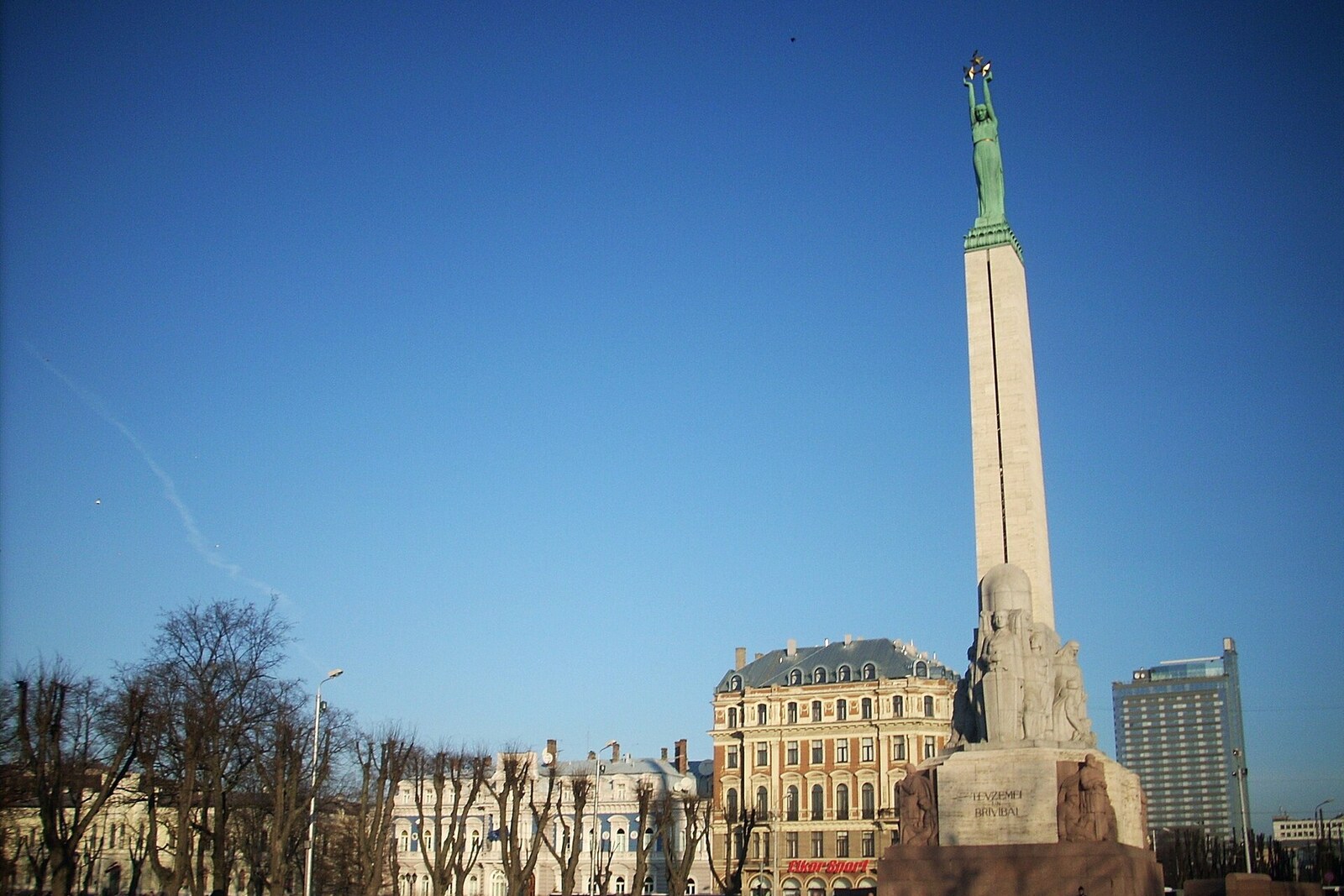 Freedom Monument, Riga