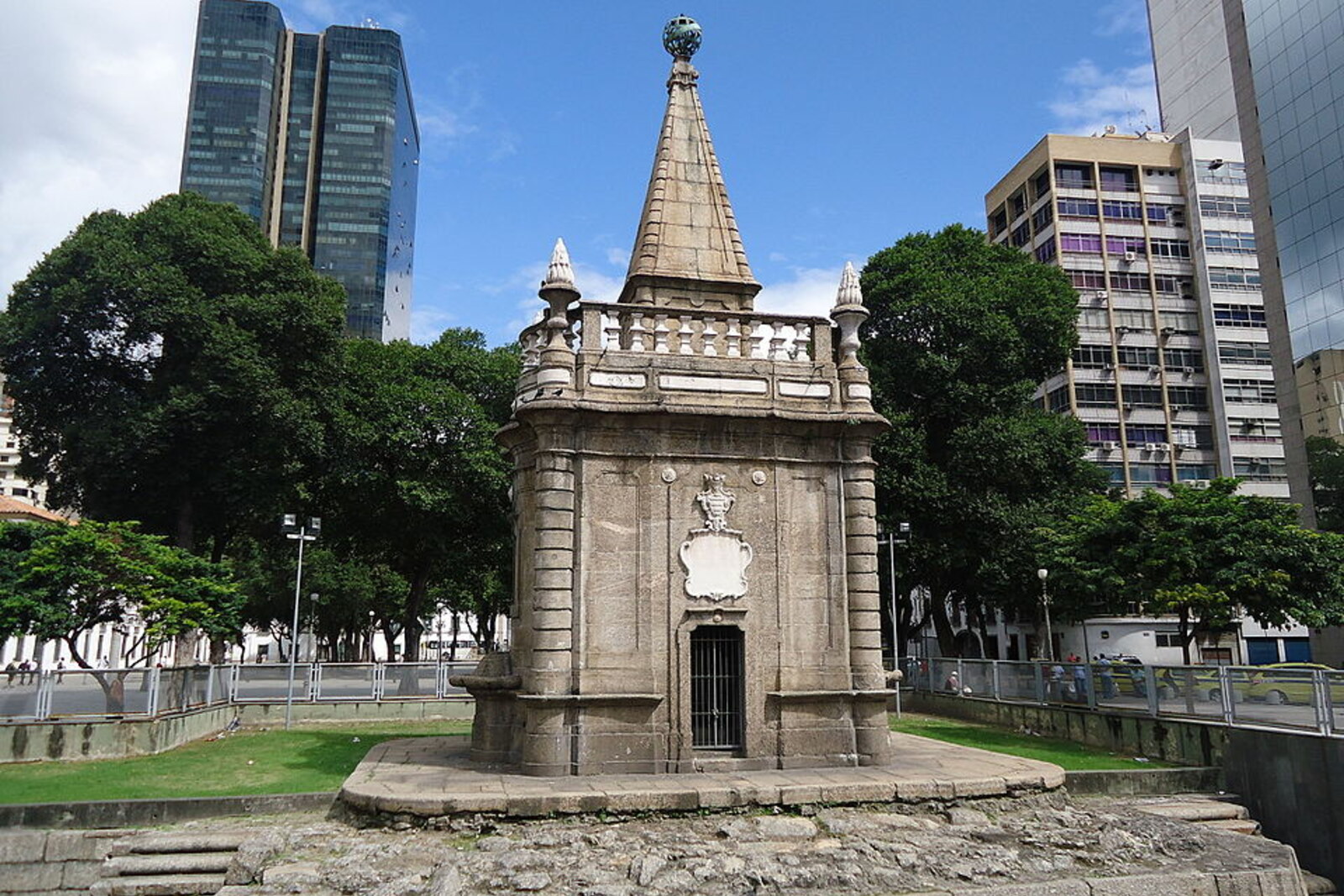 Praça XV and Mestre Valentim Fountain