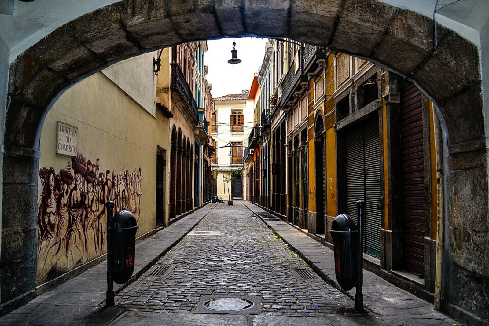 Arco do Teles and Travessa do Comércio