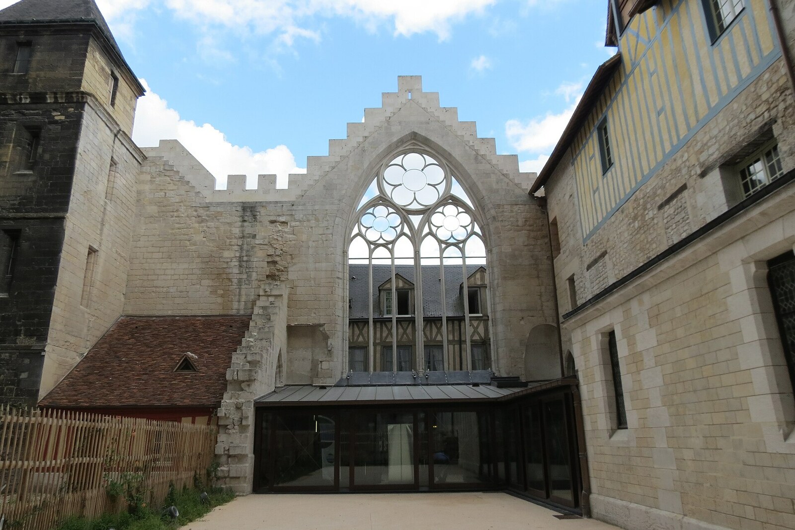 A Gothic fragment of wall in the courtyard of the Joan of Arc Historial.