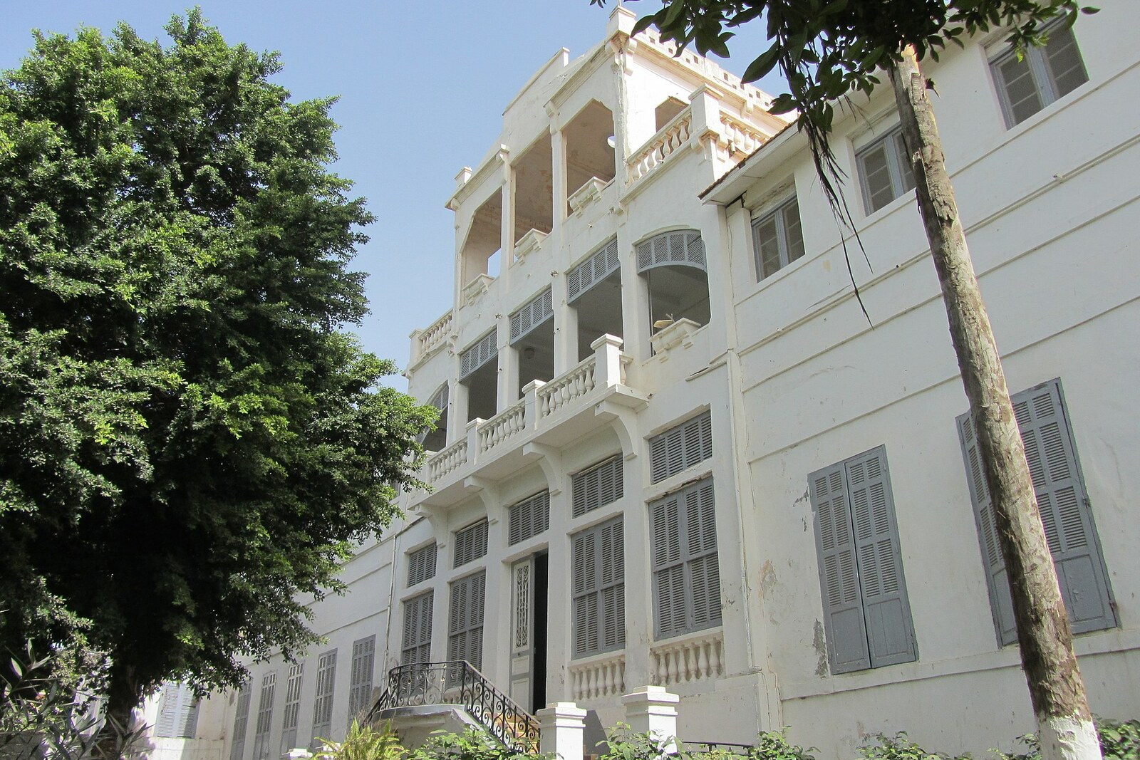 Facade of the Government Palace on Ndar Island.