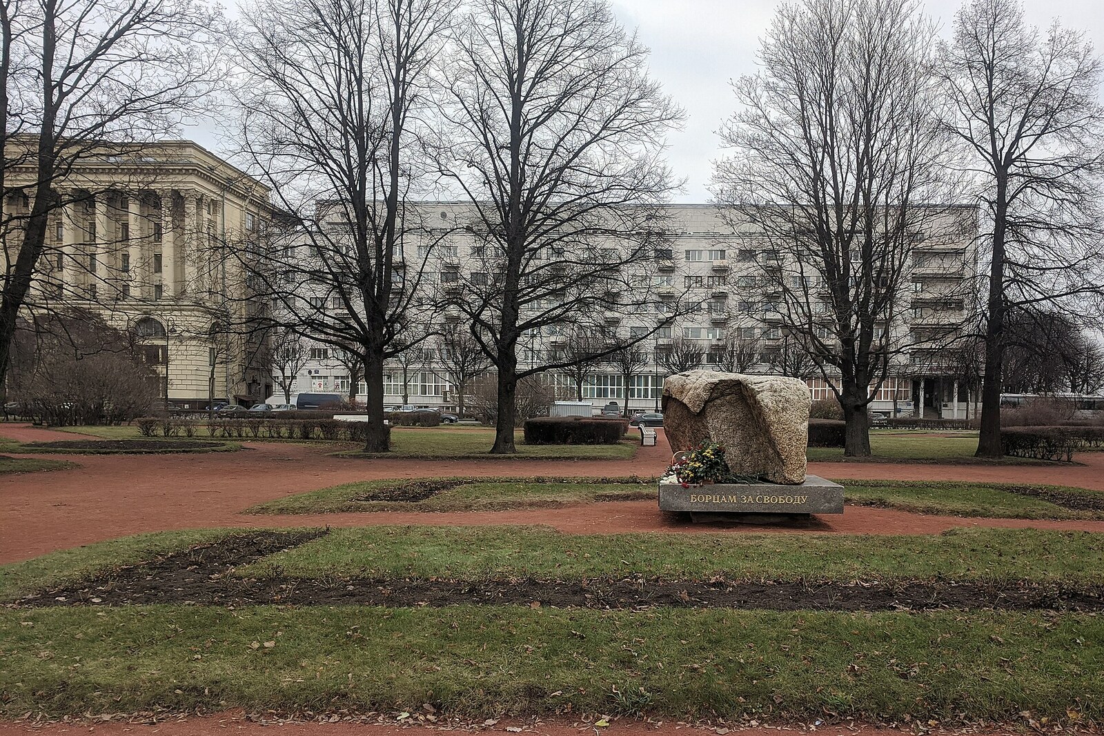 A small park on Trinity Square in St Petersburg.