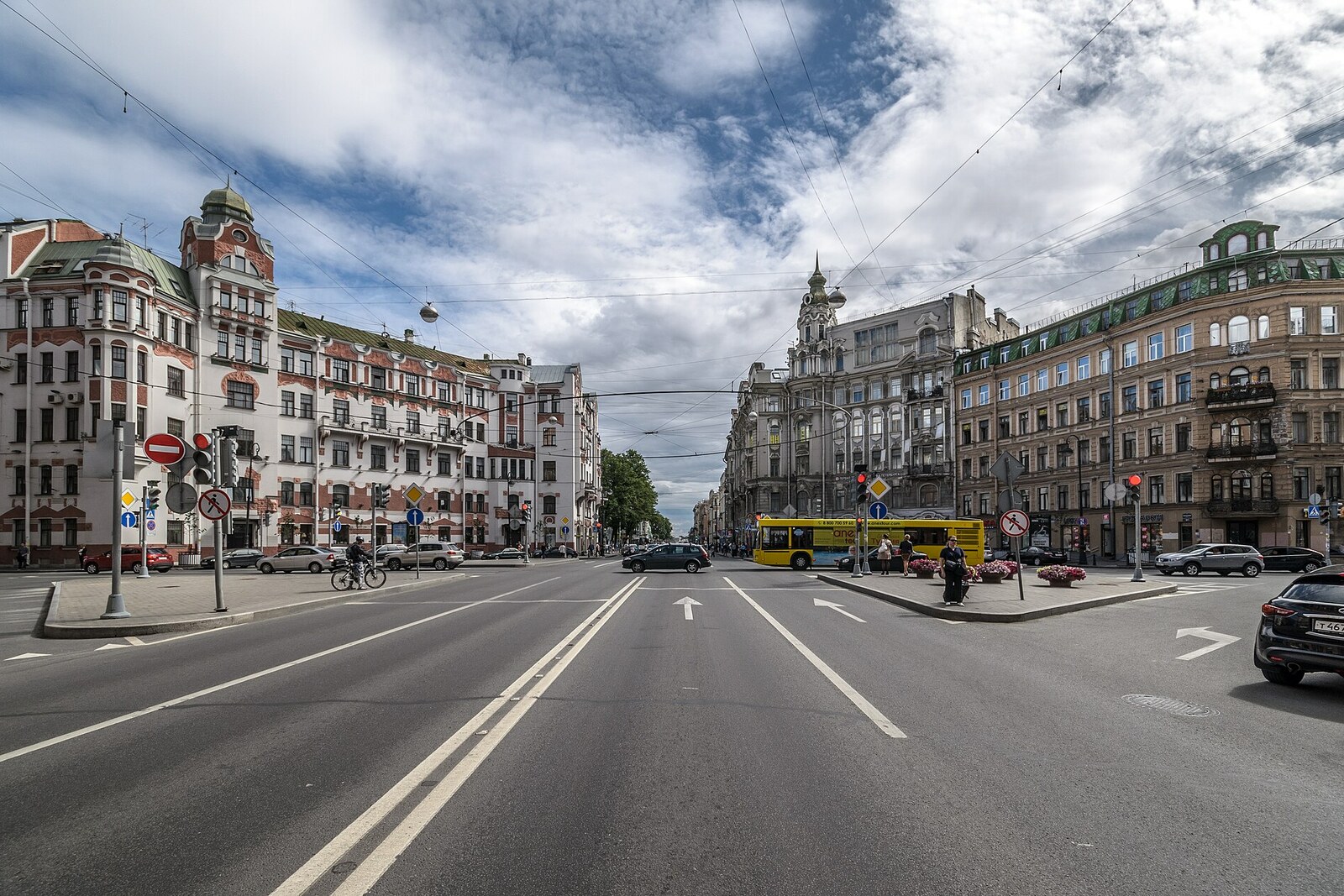 Facades with turrets and bay windows around Austrian Square.