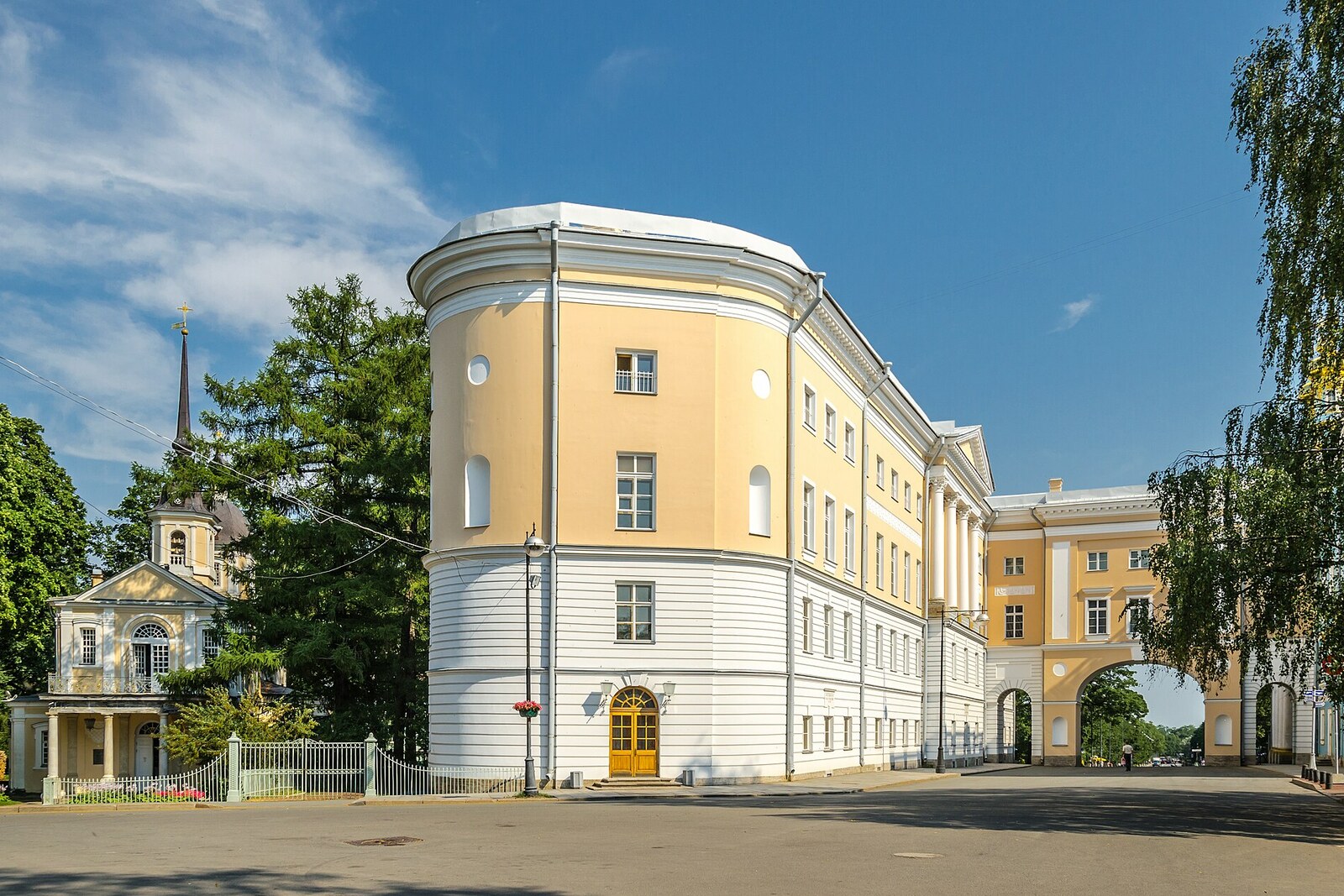 The courtyard and light-colored façade of the Imperial Lyceum in Tsarskoye Selo building