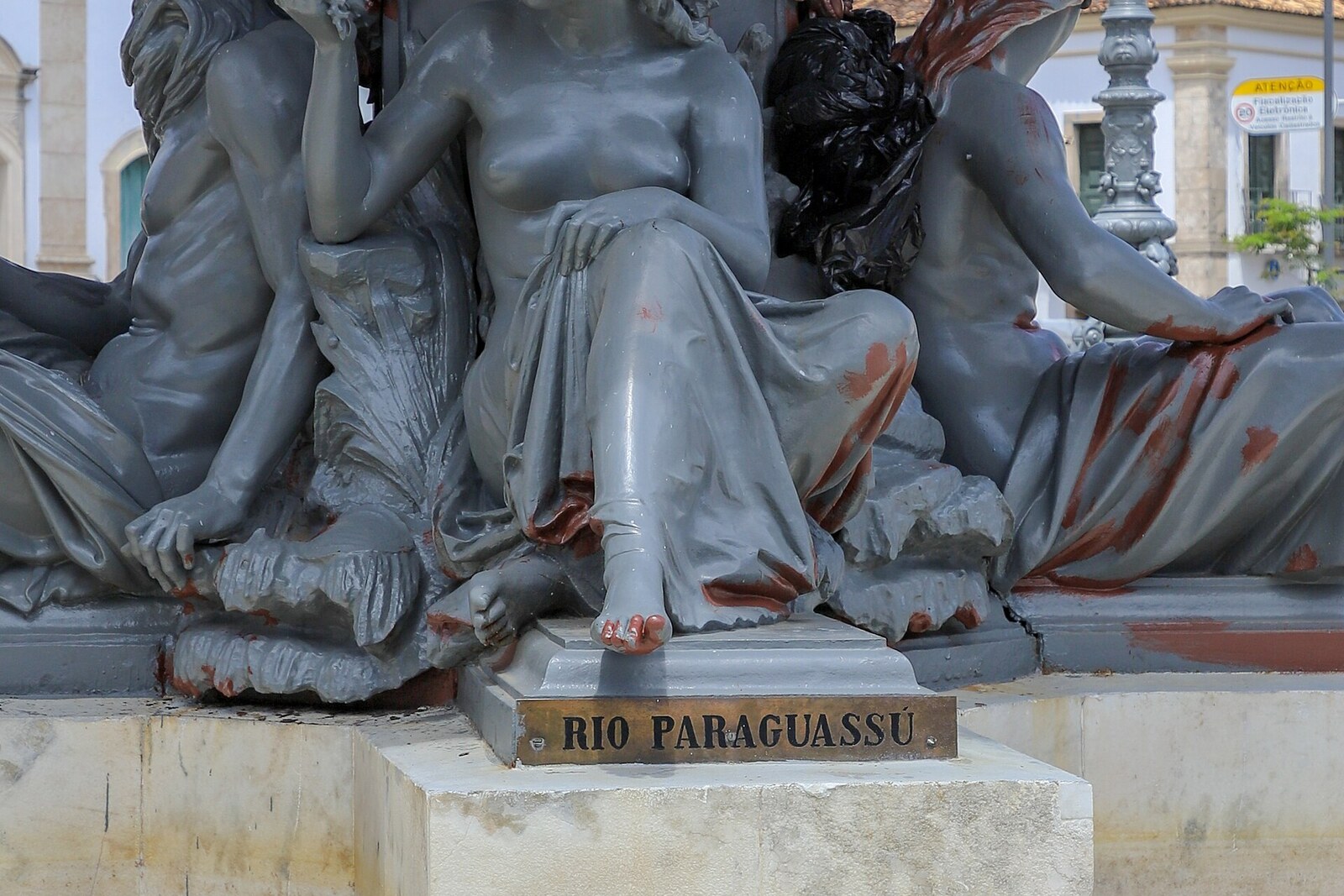 A cast-iron fountain at the center of Terreiro de Jesus