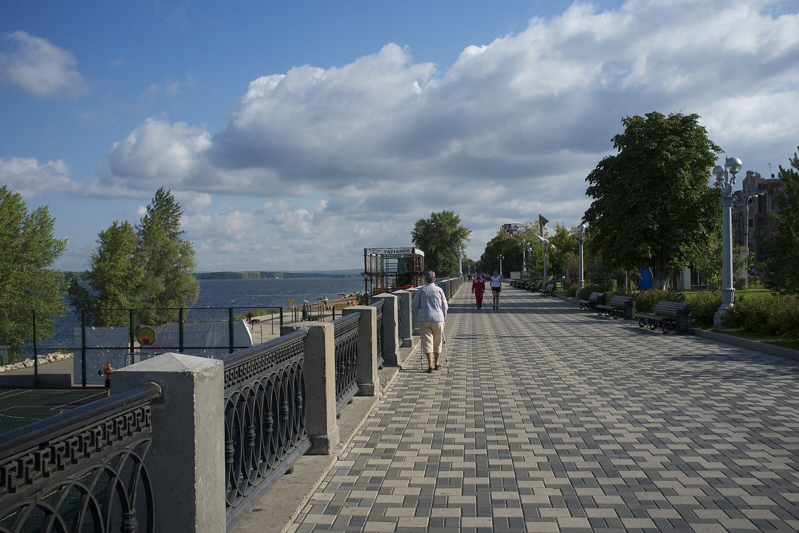 Volga Embankment in Samara with a view of the river.