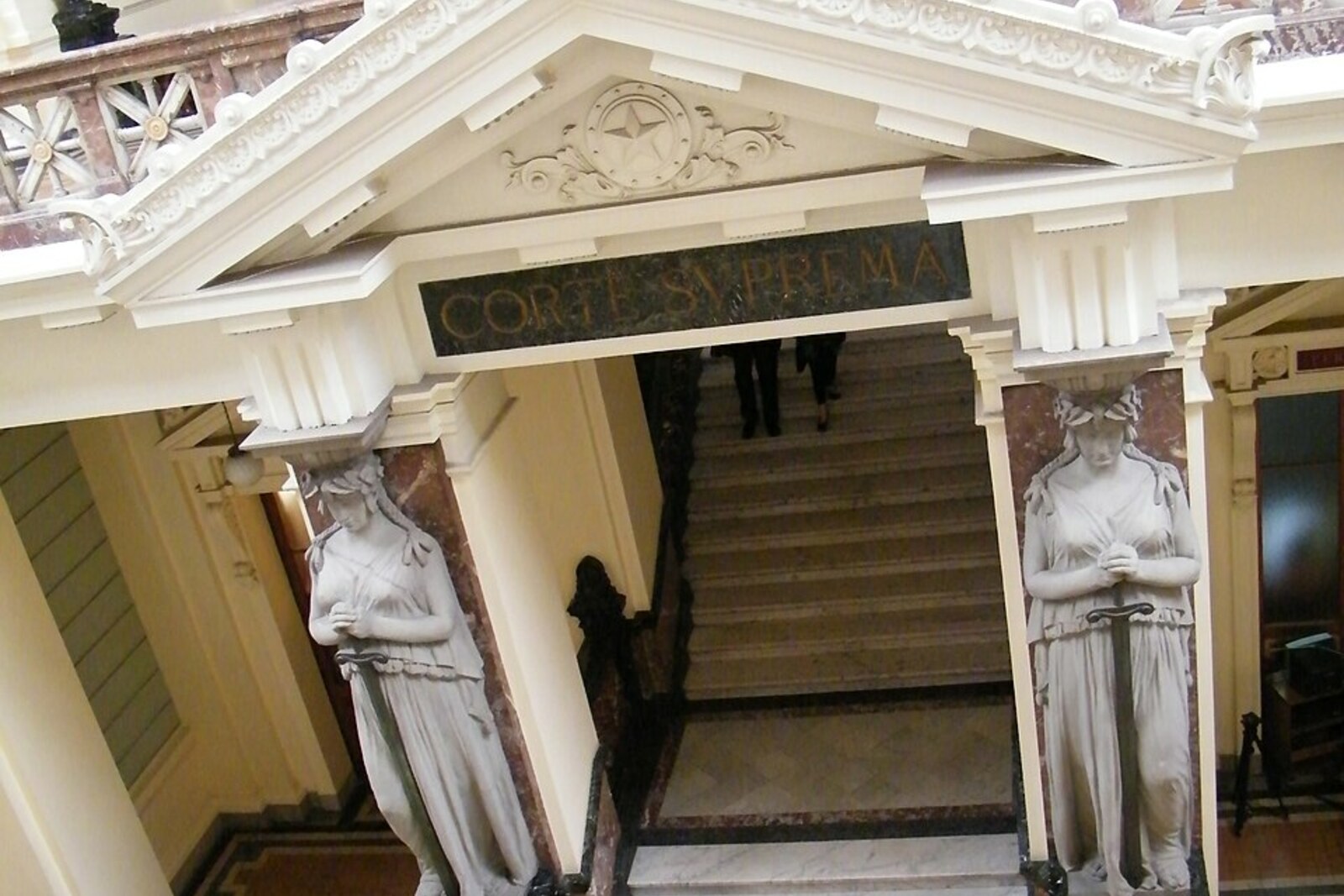 Palace of the Courts of Justice and Plaza de la Justicia