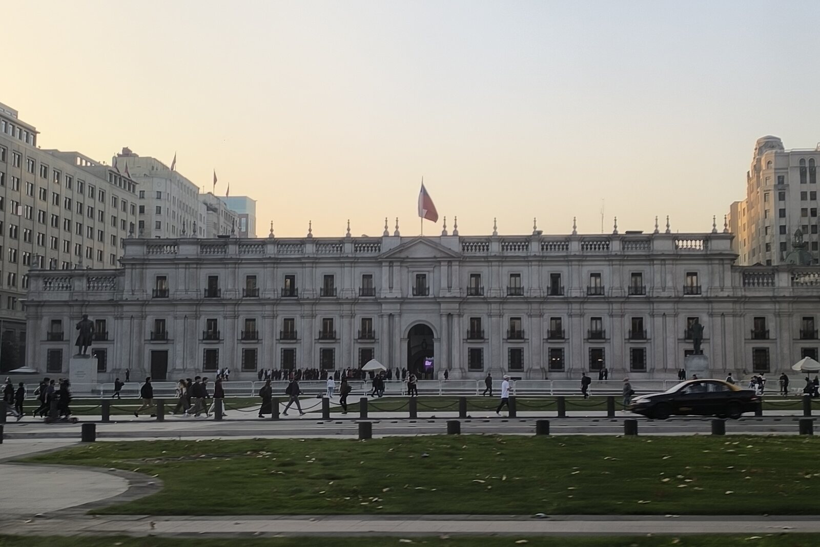 La Moneda and the northern civic axis